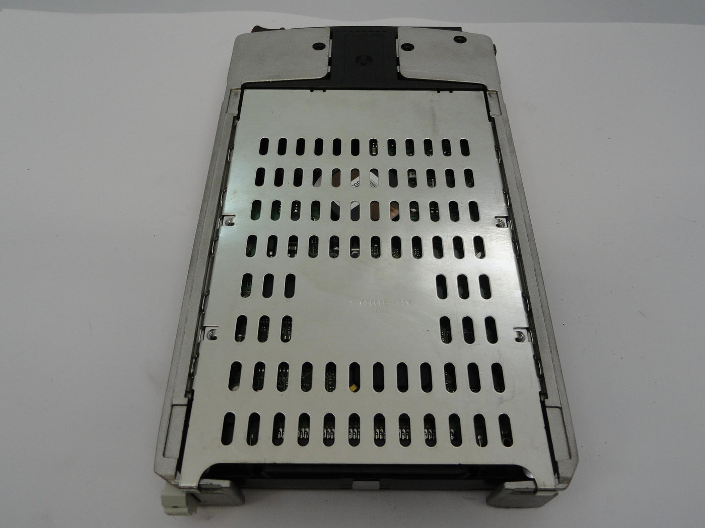 PR22824_9X2006-053_Seagate HP 146.8GB SCSI 80 Pin 10Krpm 3.5in HDD - Image3