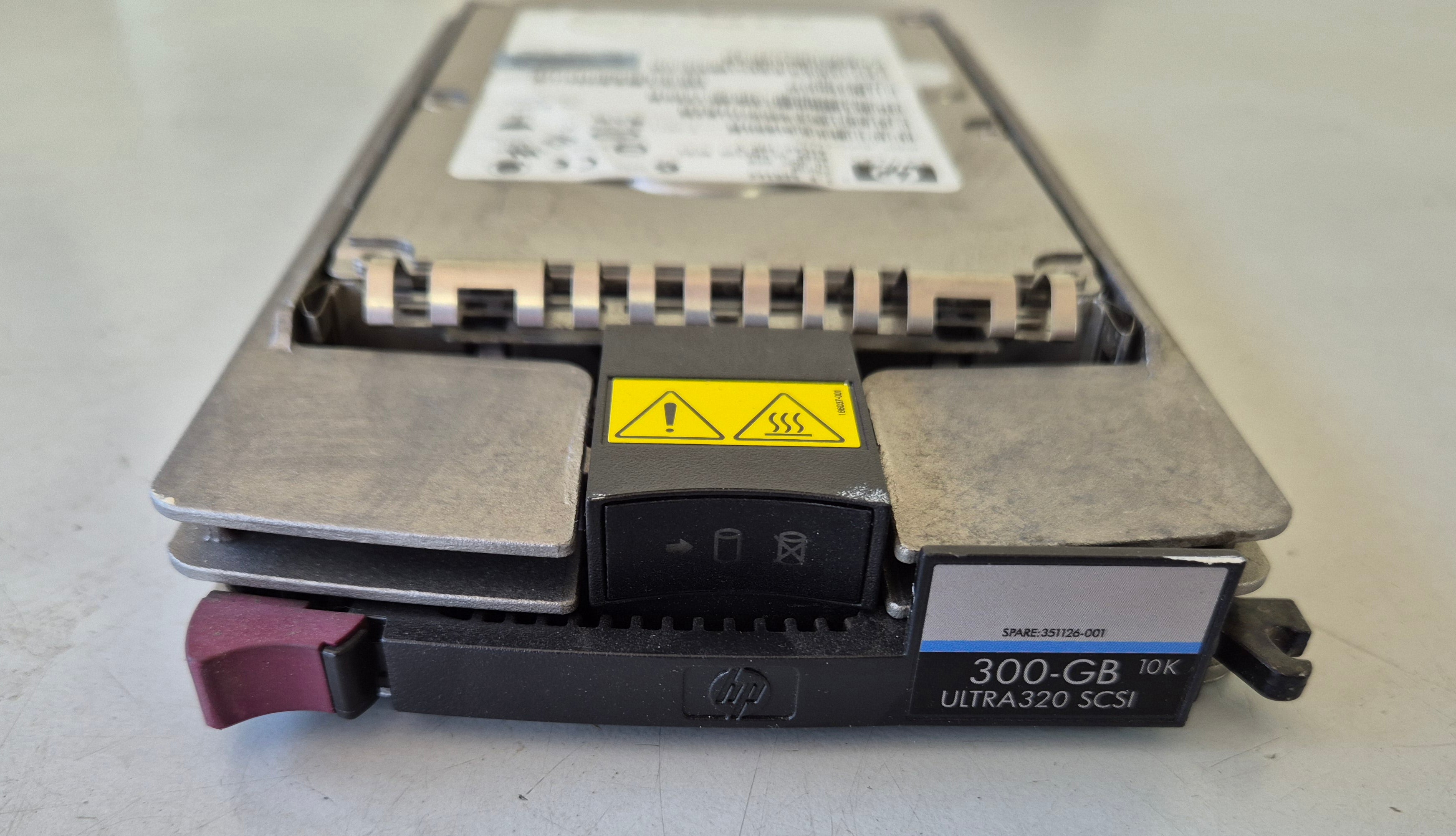HP Maxtor 300GB 10K SCSI 320MB/S 3.5in HDD in Caddy ( BD30087B53 356910-003 3R-A5094-AA 271837-029 8D300J0 ) USED