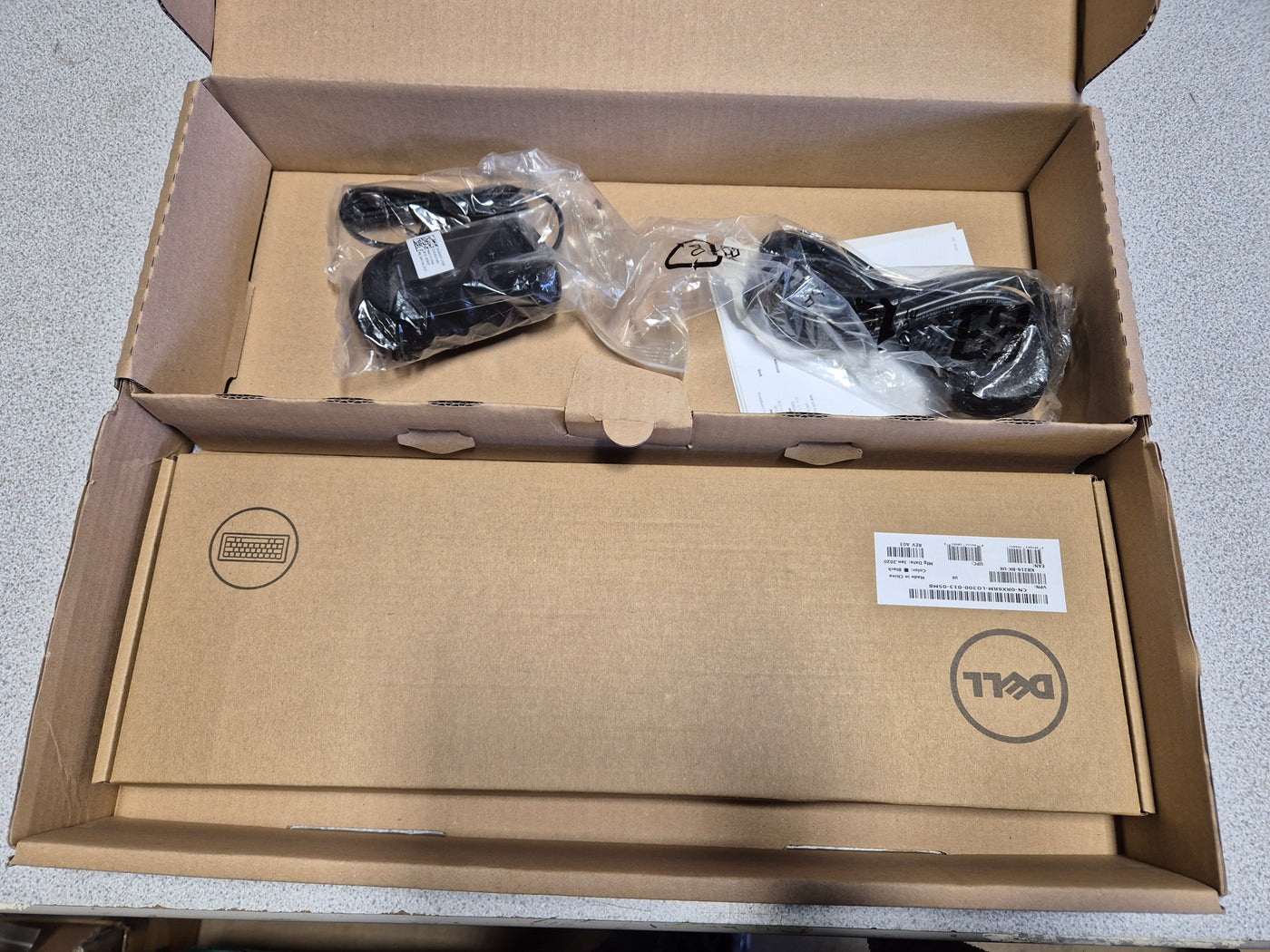 Dell Optiplex 3070 SFF 120GB SSD 8GB RAM DVD i5-9500 3GHz Win10 boxed w/ k.board & mouse USED