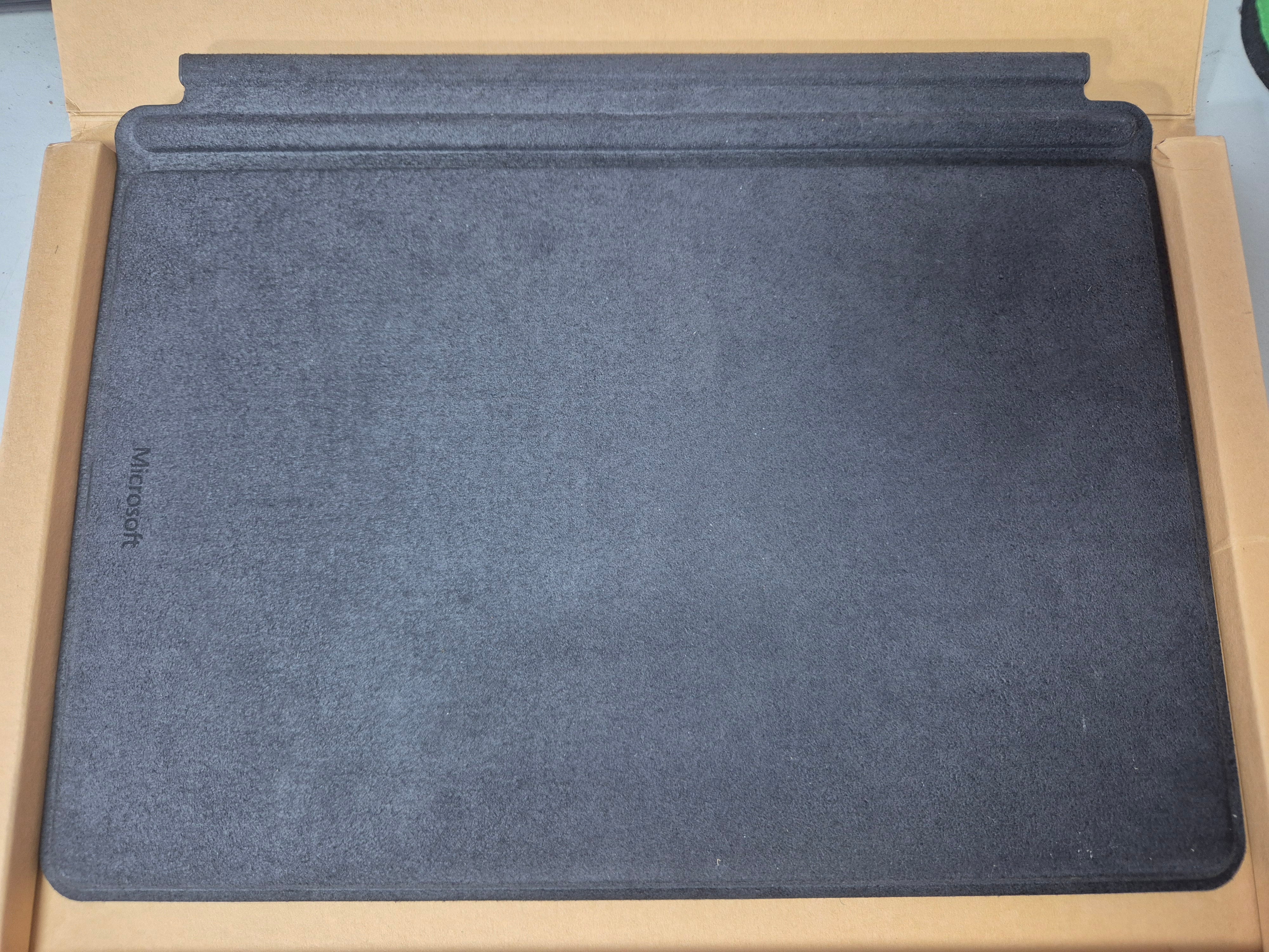 Microsoft Surface Go 1840 Signature Type Cover - Black ( KCN-00025 ) USED