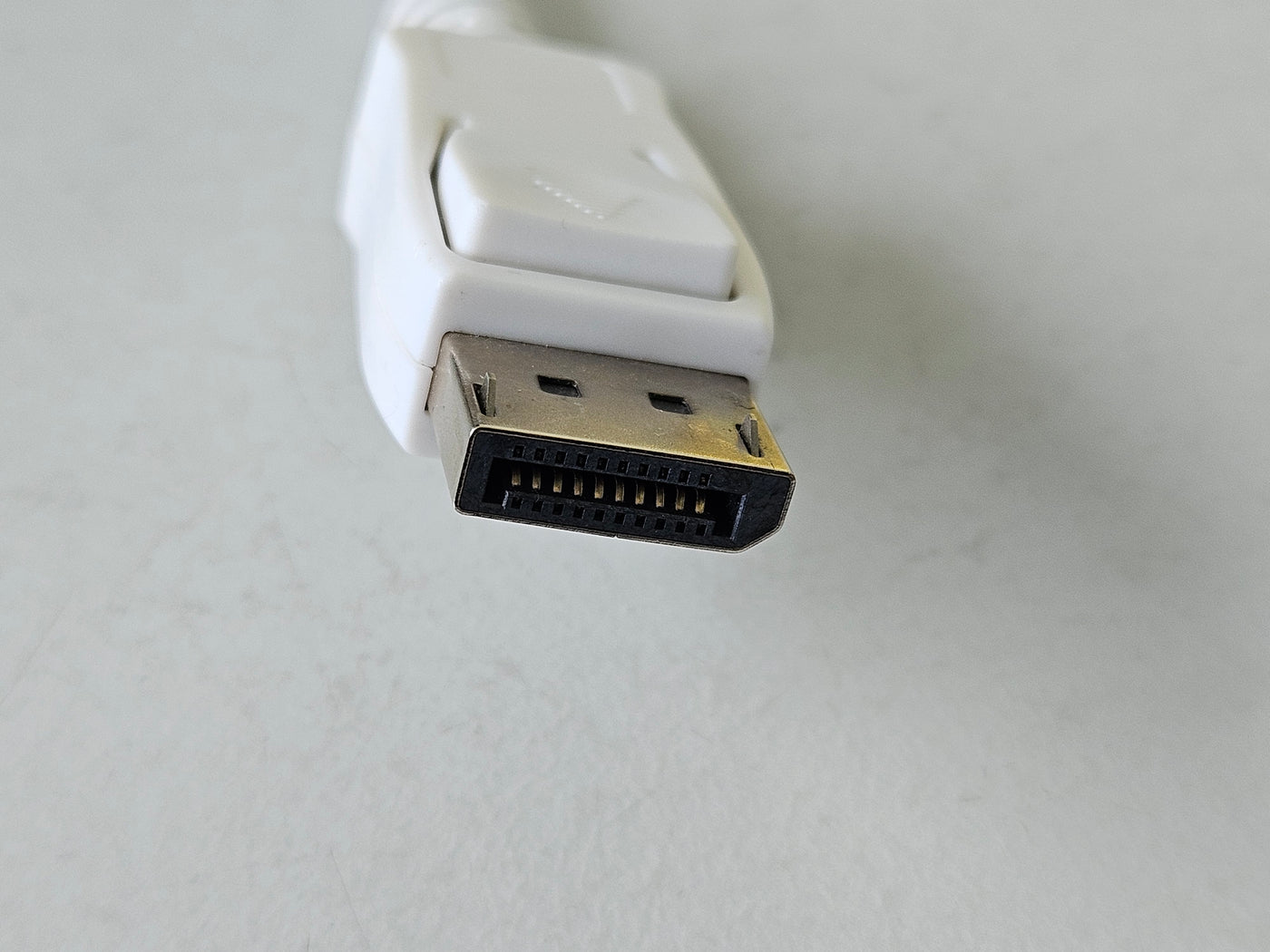 Generic DisplayPort to VGA Adapter - White USED