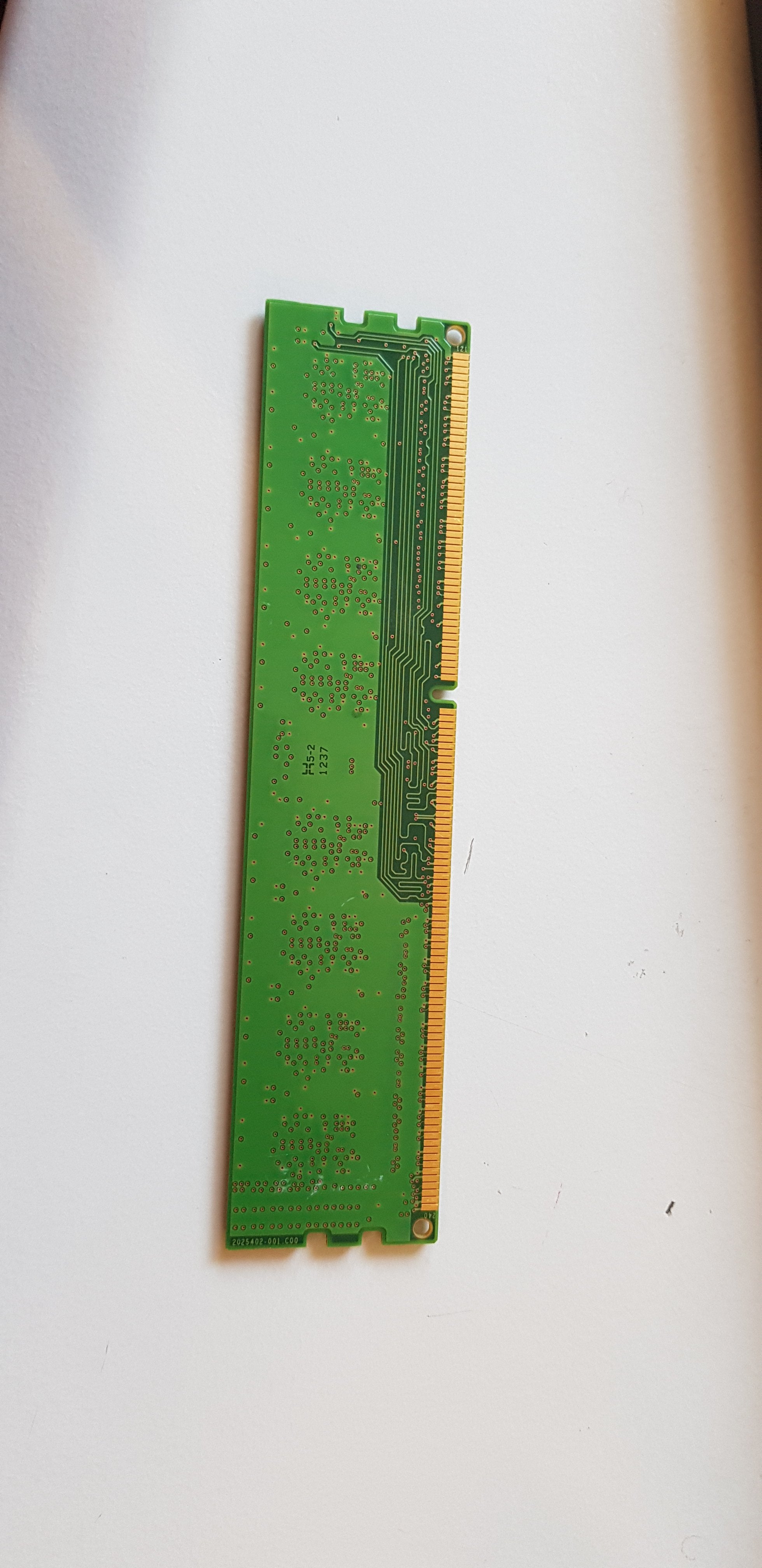 SanMax 2GB 1Rx8 desktop DIMM 240pin PC3 / DDR3-1333MHz Memory Module (SMD-2G68H1P-13H)