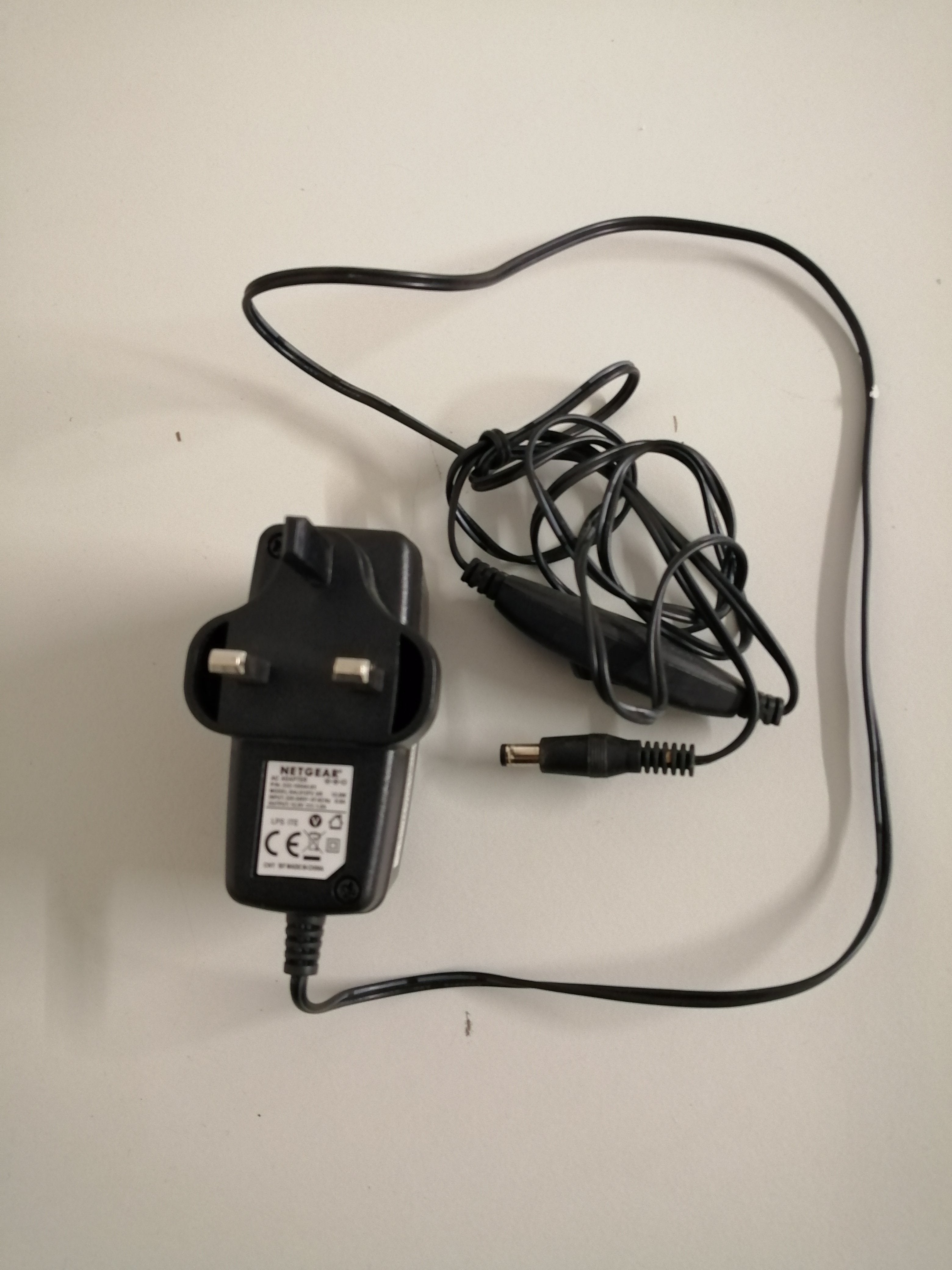 NETGEAR AC ADAPTER SAL012F2 12WIN240V OUT 12V ( 332-10544-01 USED )