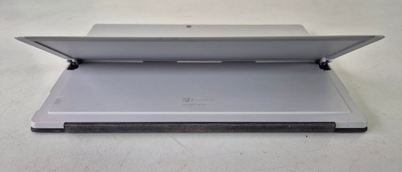 Microsoft Surface Pro 4 240GB SSD 8GB i5-6300U 2.40GHz Win10 12.3" ( 1724 ) USED