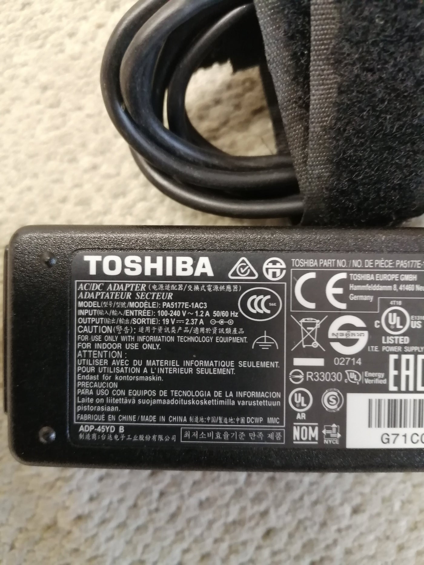 TOSHIBA AC ADAPTER PA5177E-1AC3 IN 240V 1.2A OUT19V 2.37A (PA5177E-1AC3 USED )