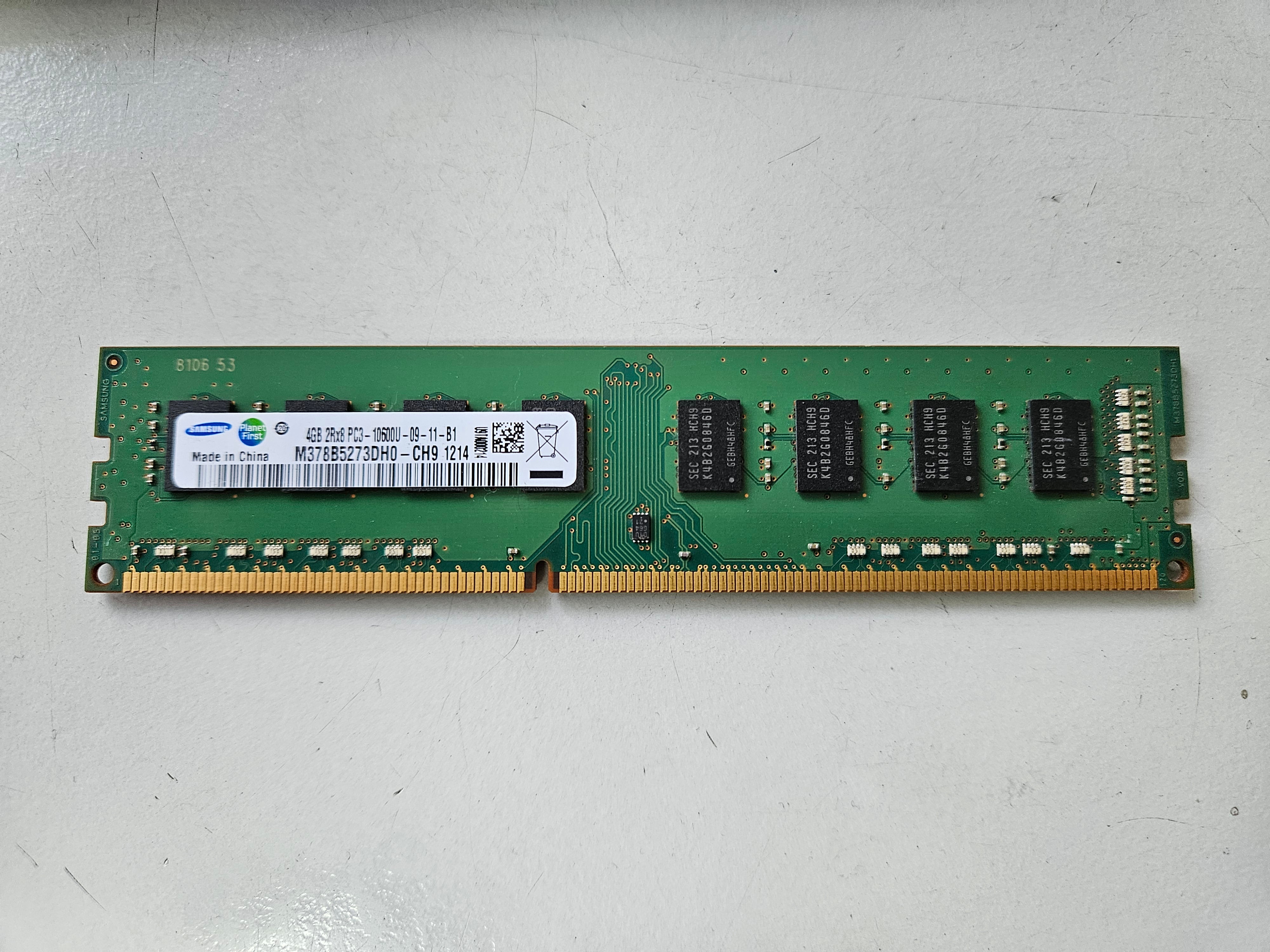 Samsung HP 4GB PC3-10600 DDR3-1333MHz non-ECC Unbuffered CL9 240-Pin DIMM ( M378B5273DH0-CH9 497158-D88 ) REF