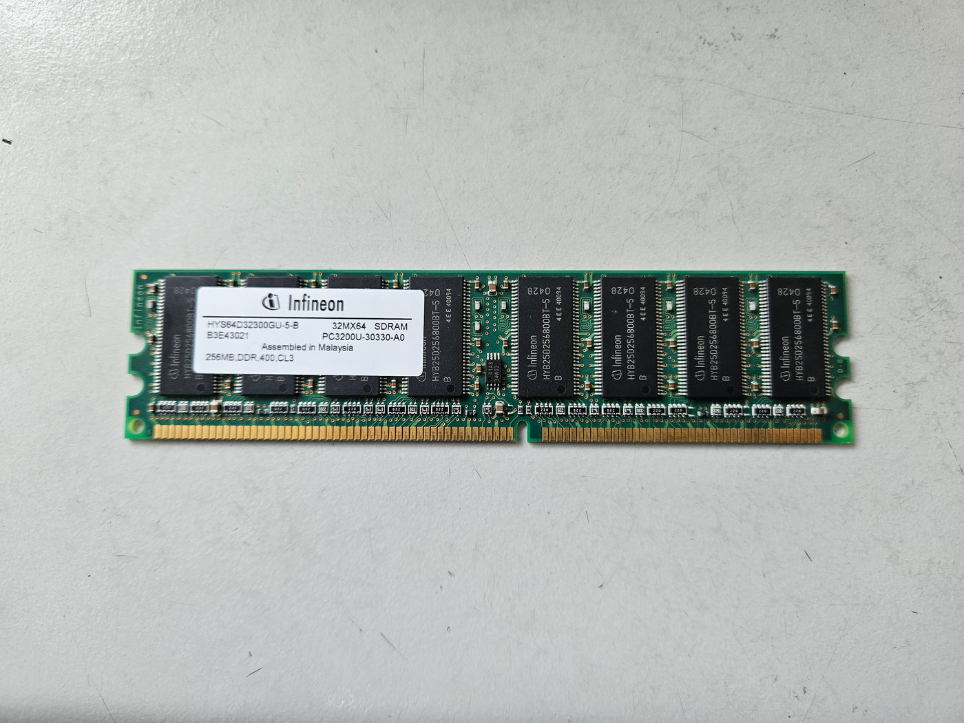Infineon 256MB DDR-400MHz PC3200 CL3 184-Pin UDIMM ( HYS64D32300GU-5-B ) REF