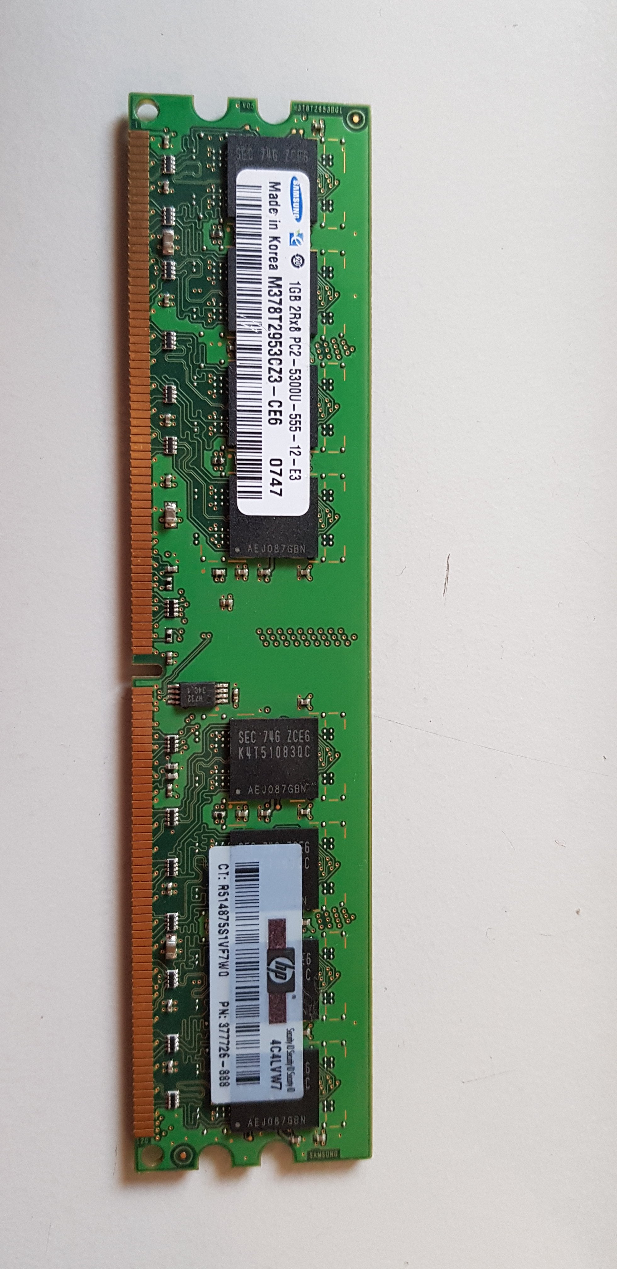 Samsung / HP 1GB 2Rx8 PC2-5300U nonECC Unbuffered 240P DDR2 DIMM Memory Module (M378T2953CZ3-CE6 / 377726-888)