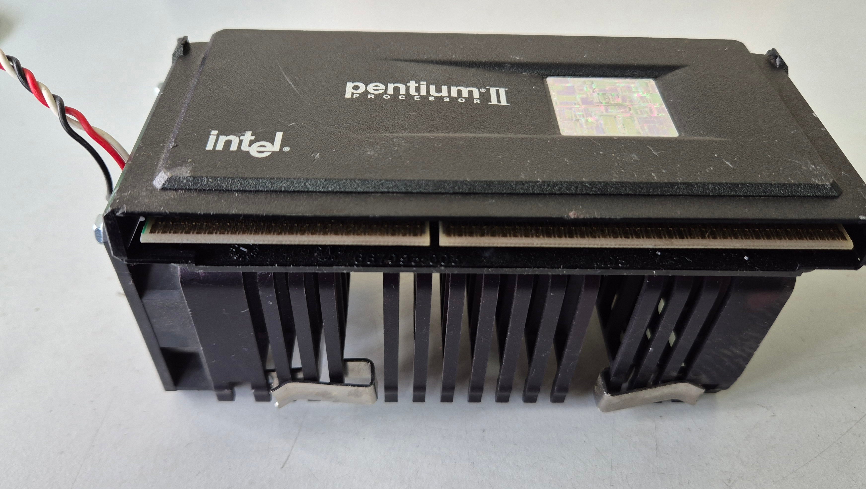 Intel Pentium II 266MHz 1-Core SECC CPU with cooler + fan ( SL2HE ) USED