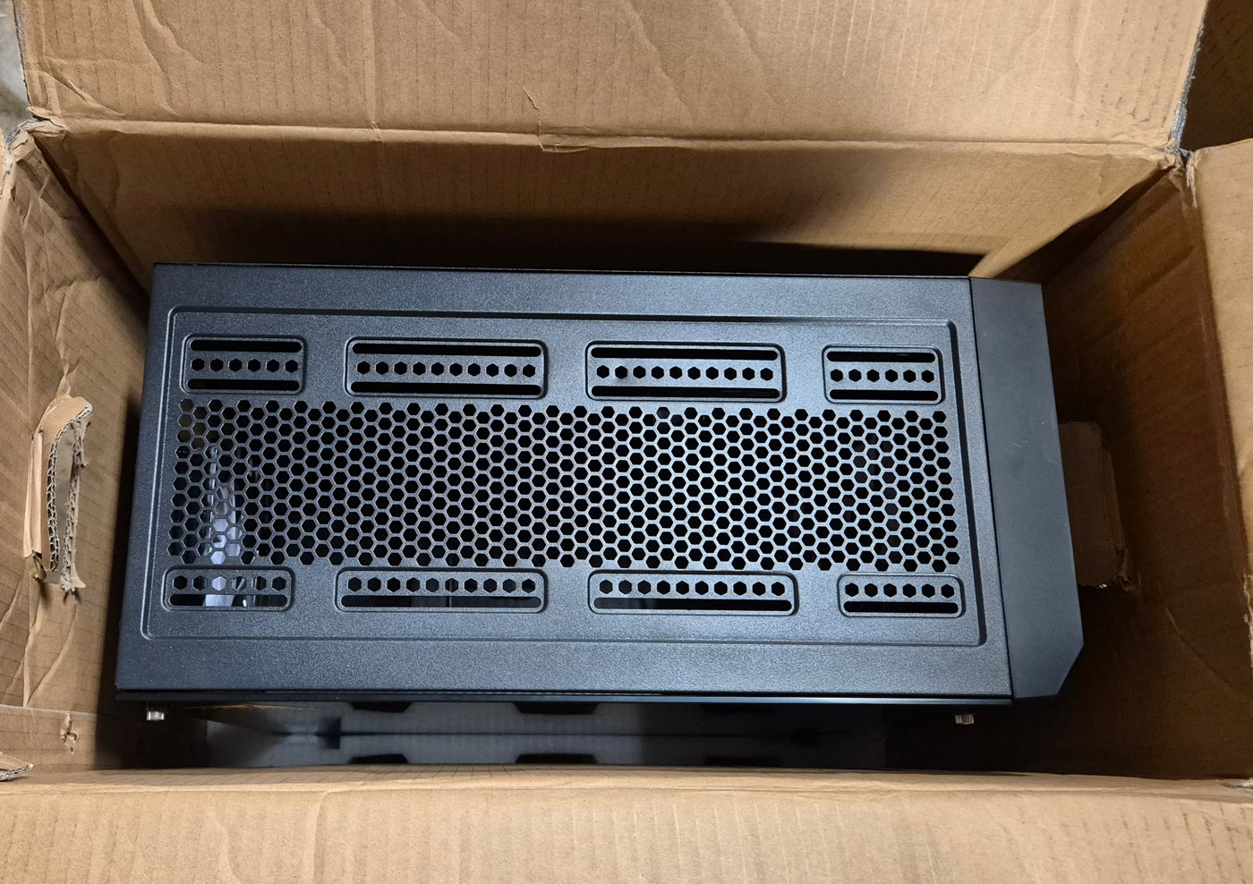 Antec P8 Mid Tower Gaming Cabinet - 3 x 120mm Fans Preinstalled USED