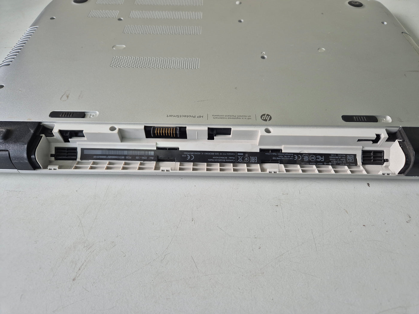 HP Pavilion 17-1251sa 1TB HDD DVD 8GB RAM i5-5200U 2.2GHz Win8.1 15.6" NO BATTERY USED