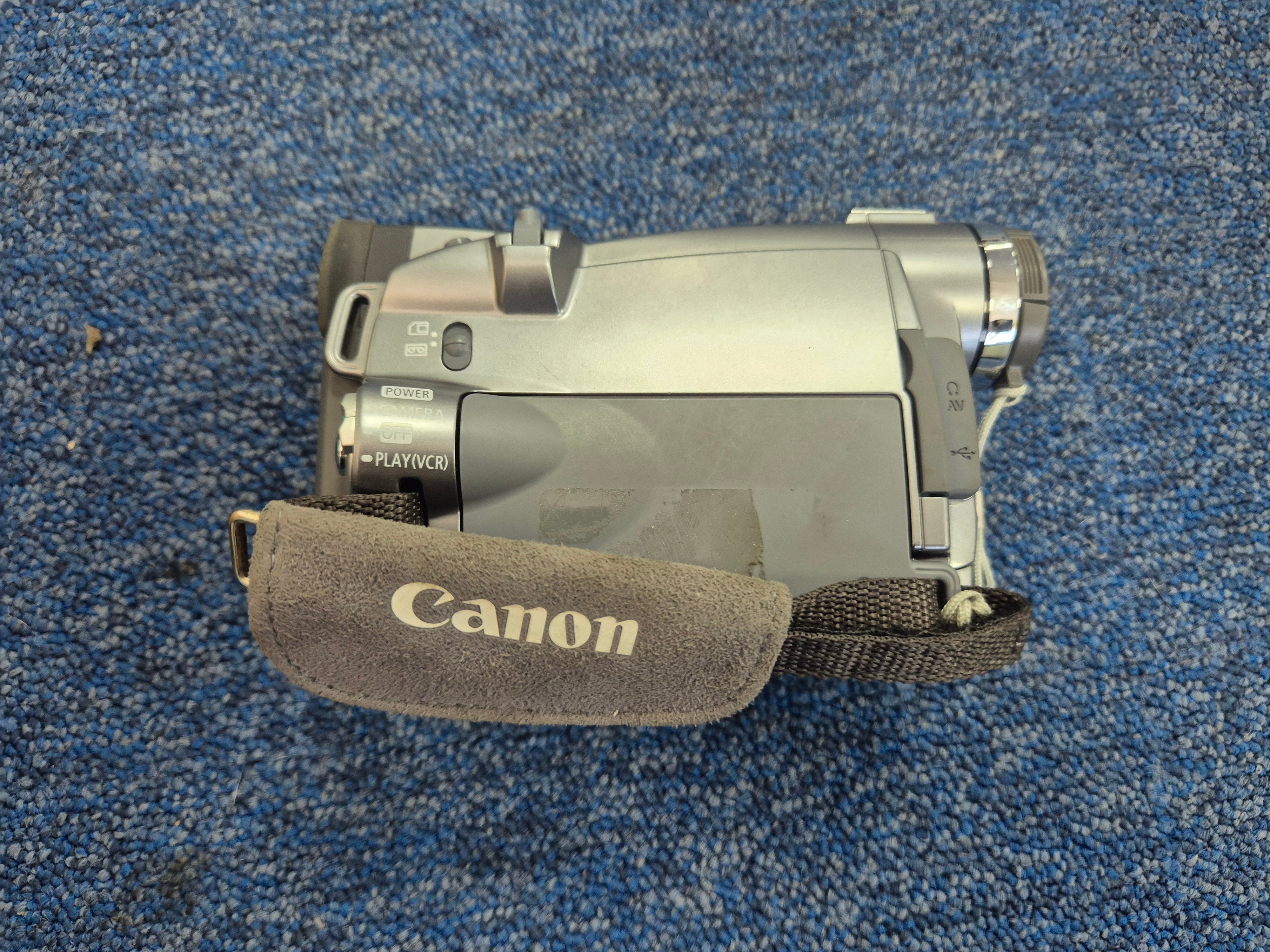 Canon Digital Video Camcorder - with accessories ( MV750i ) SPR READ DESCRIPTION
