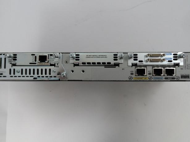 Cisco 2600 Series Router ( 47-5584-03 2600 CNM3E50BRA    Cisco )