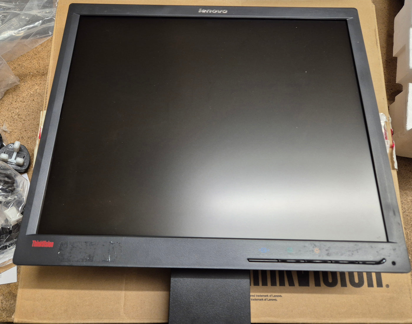 Lenovo ThinkVision LT1712p 17" LCD Flat Panel Monitor ( L1711pC 5047-HC2 03X7959 ) USED