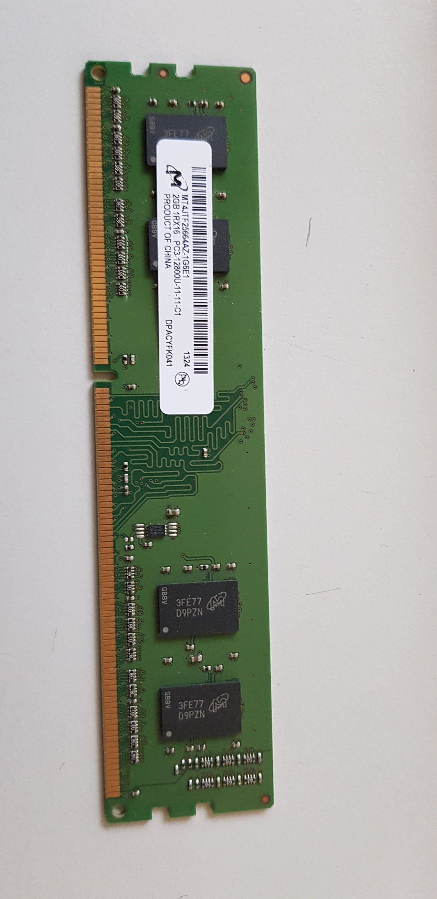 Micron 2GB PC3-12800 DDR3-1600MHz non-ECC Unbuffered CL10 240-Pin DIMM Single Rank Memory Module (MT4JTF25664AZ-1G6E1)