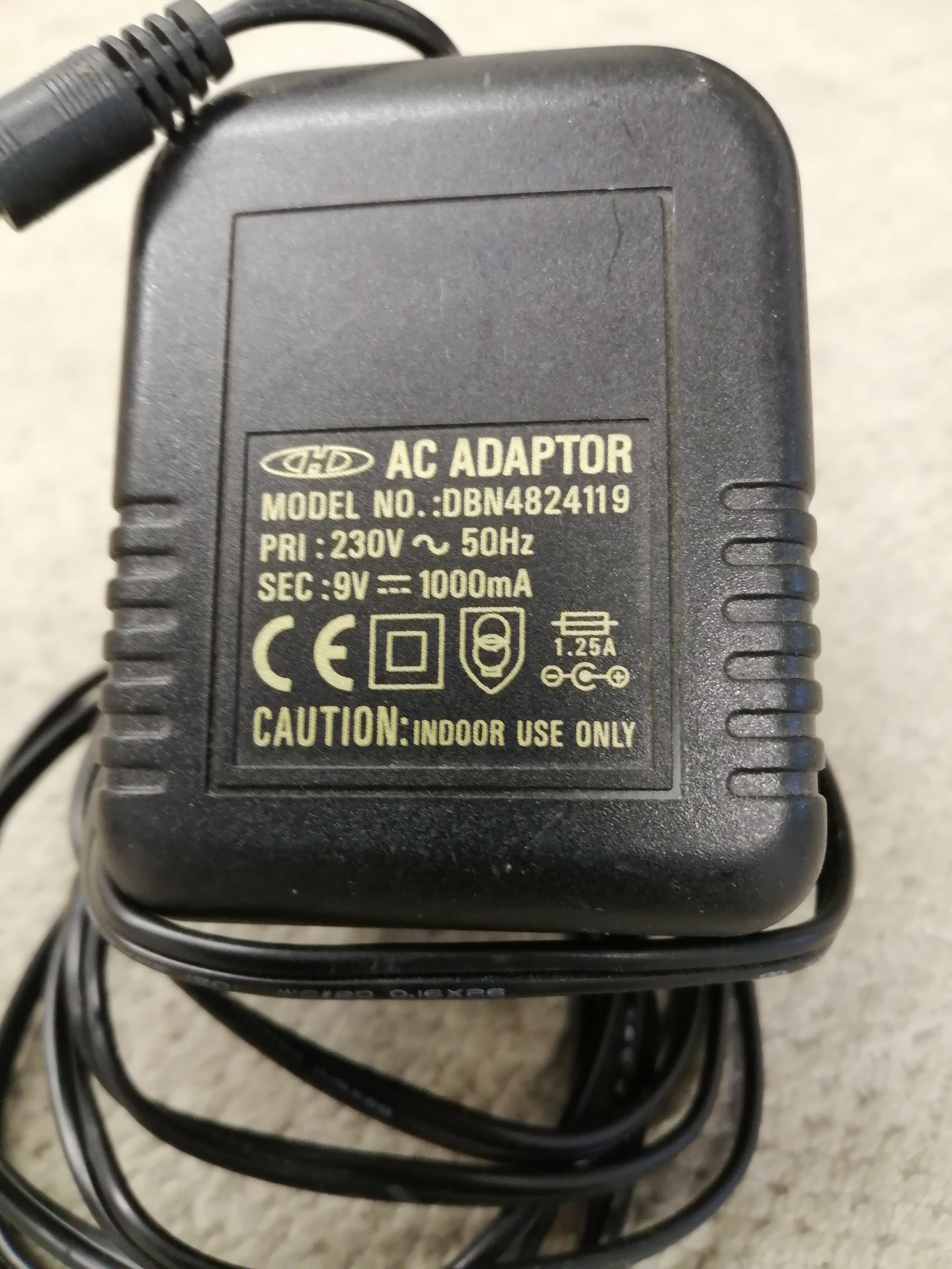 Hamiltone  AC Adapter 9V - 1.0A  ( DBN4824119 USED )
