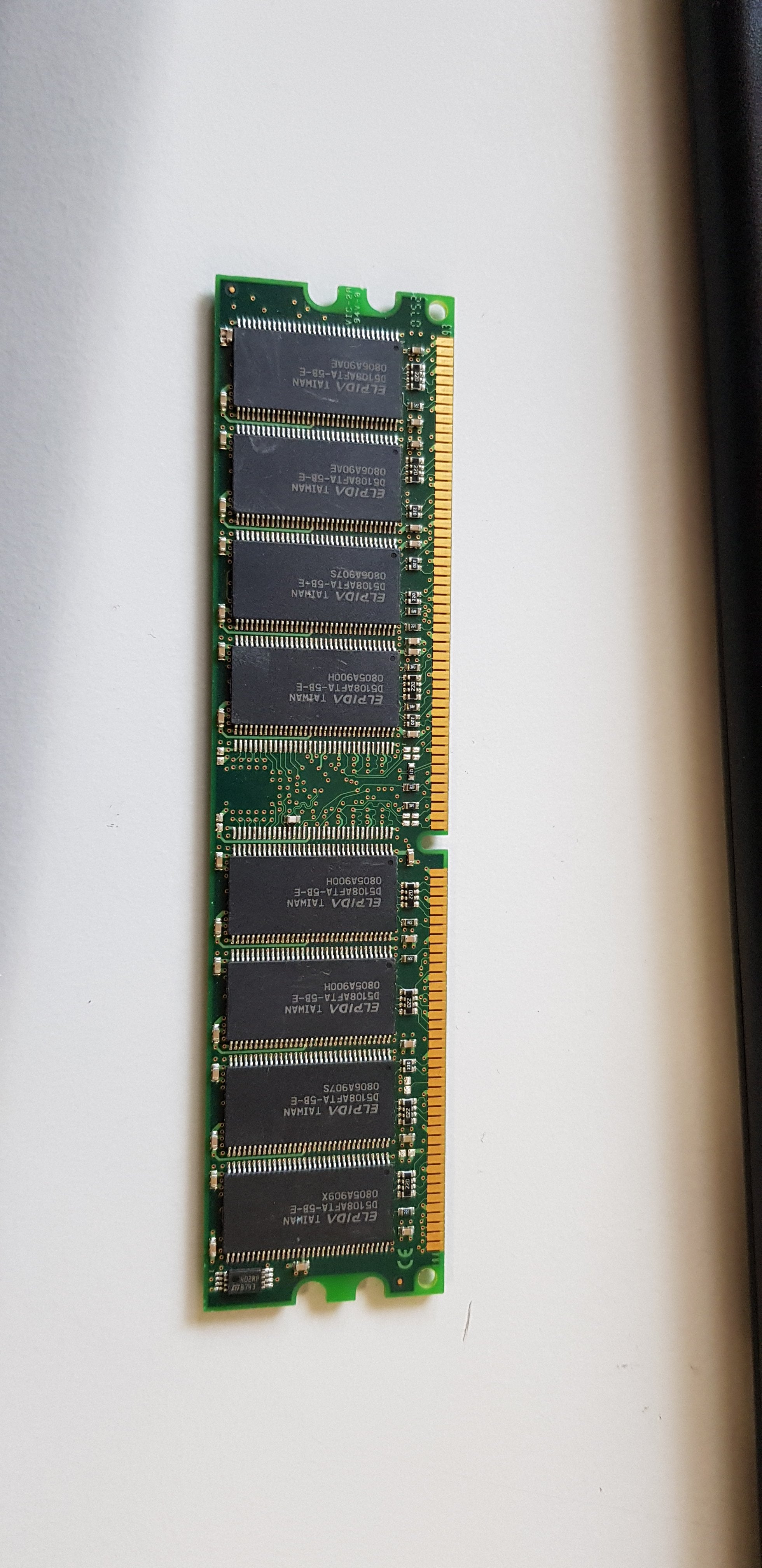 Kingston 1GB PC3200 DDR-400MHz non-ECC Unbuffered CL3 184-Pin DIMM ( 9905193-135.A00LF KTM-M50/1G ) REF