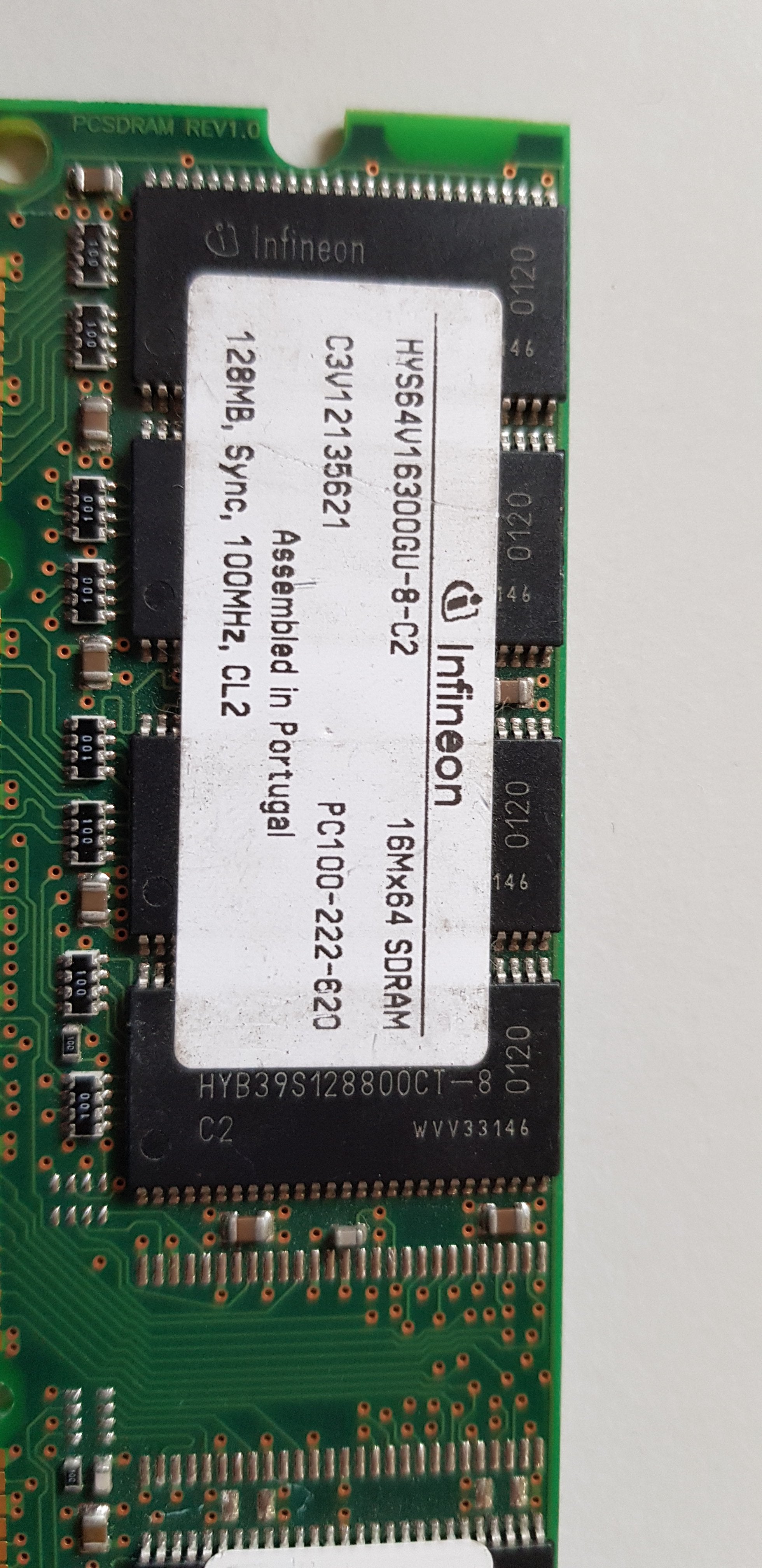Infineon 128MB PC100 100MHz non-ECC Unbuffered CL2 168-Pin DIMM Memory Module (HYS64V16300GU-8-C2)