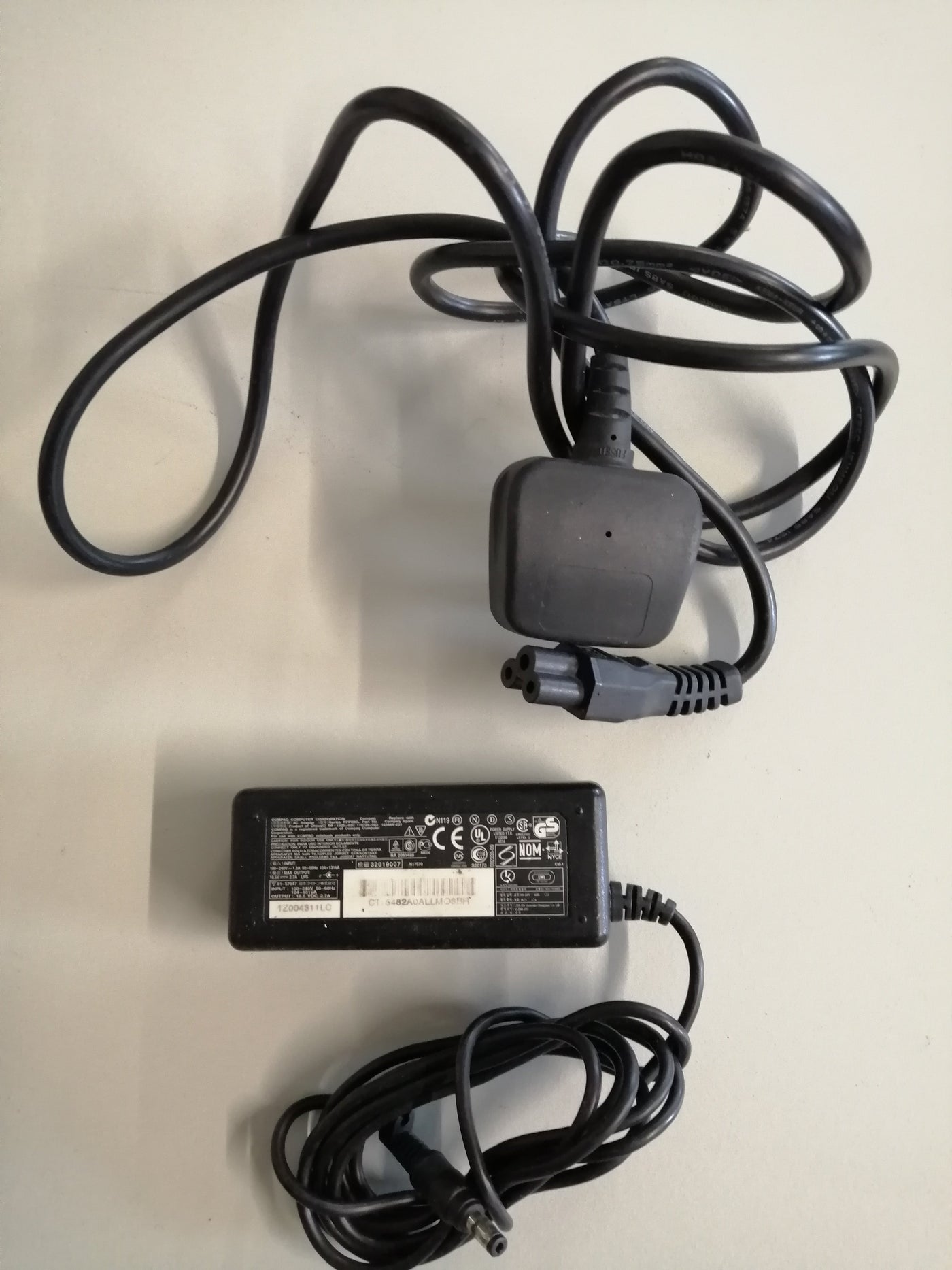 Compaq 18.5V AC Adapter ( 179725-002 PPP005L ) USED
