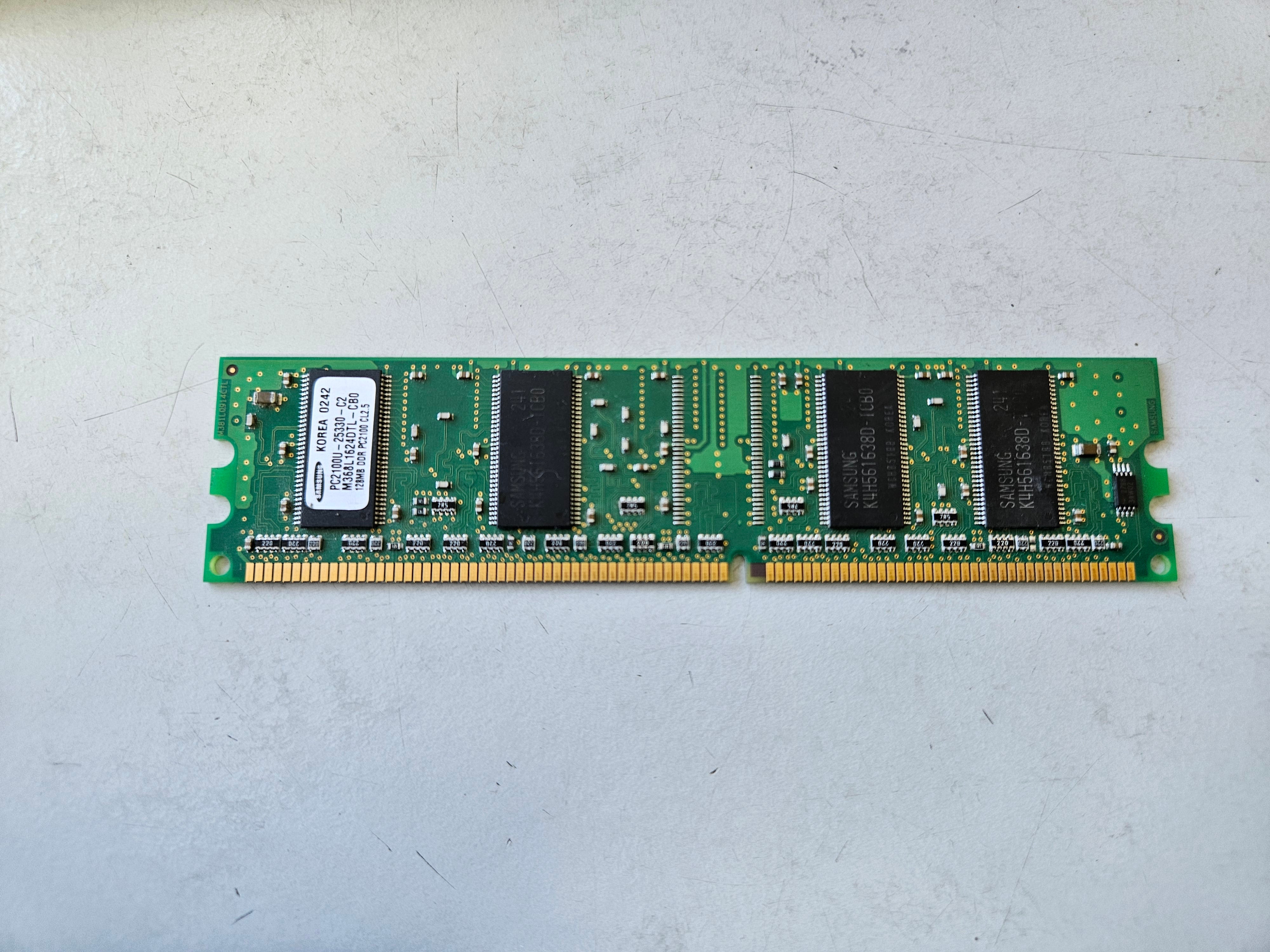 Samsung 128MB DDR-266MHz PC2100 CL2.5 184-Pin UDIMM ( M368L1624DTL-CB0 ) REF