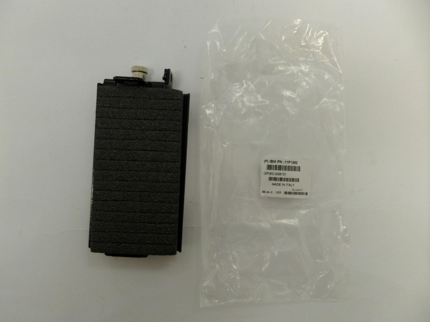 PR25097_11P1262_IBM Padded Bracket for RS6000 Server - Image2