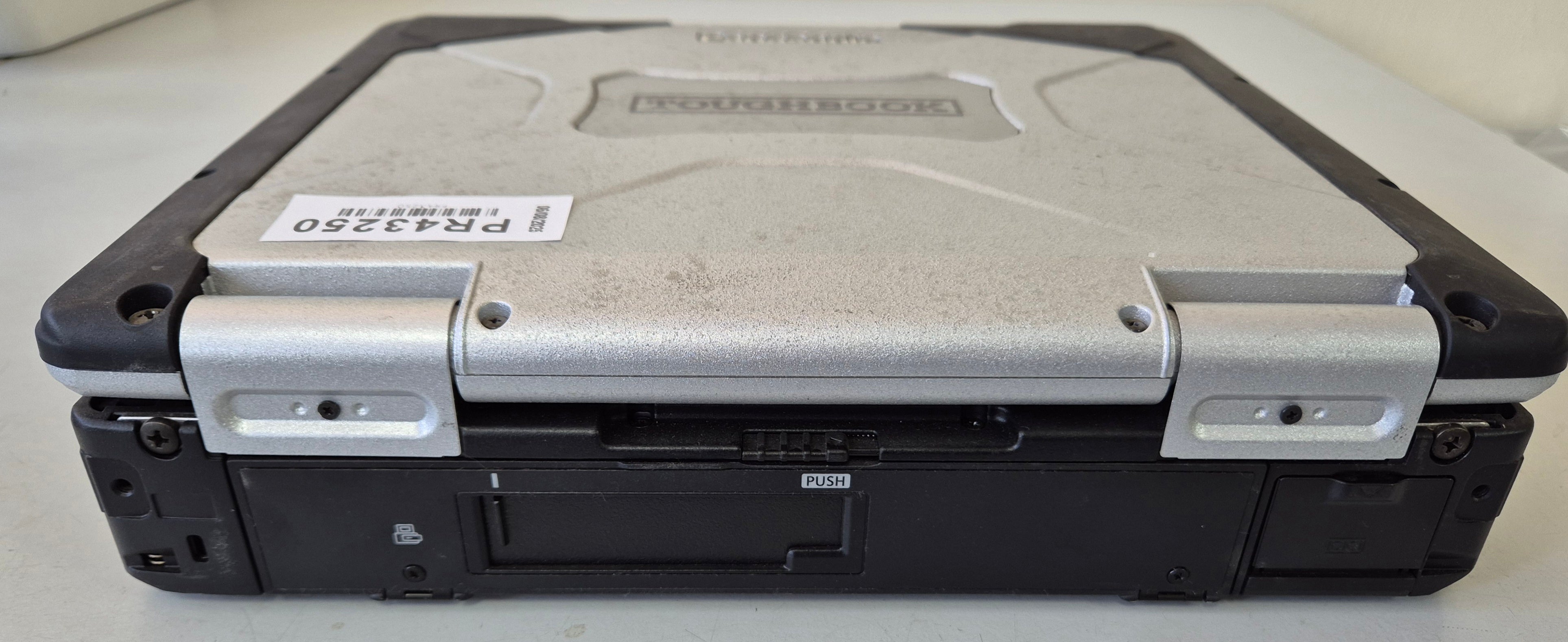 Panasonic ToughBook CF-31 500GB HDD 16GB RAM i5-5300U 2.3GHz Linux 13.1" USED