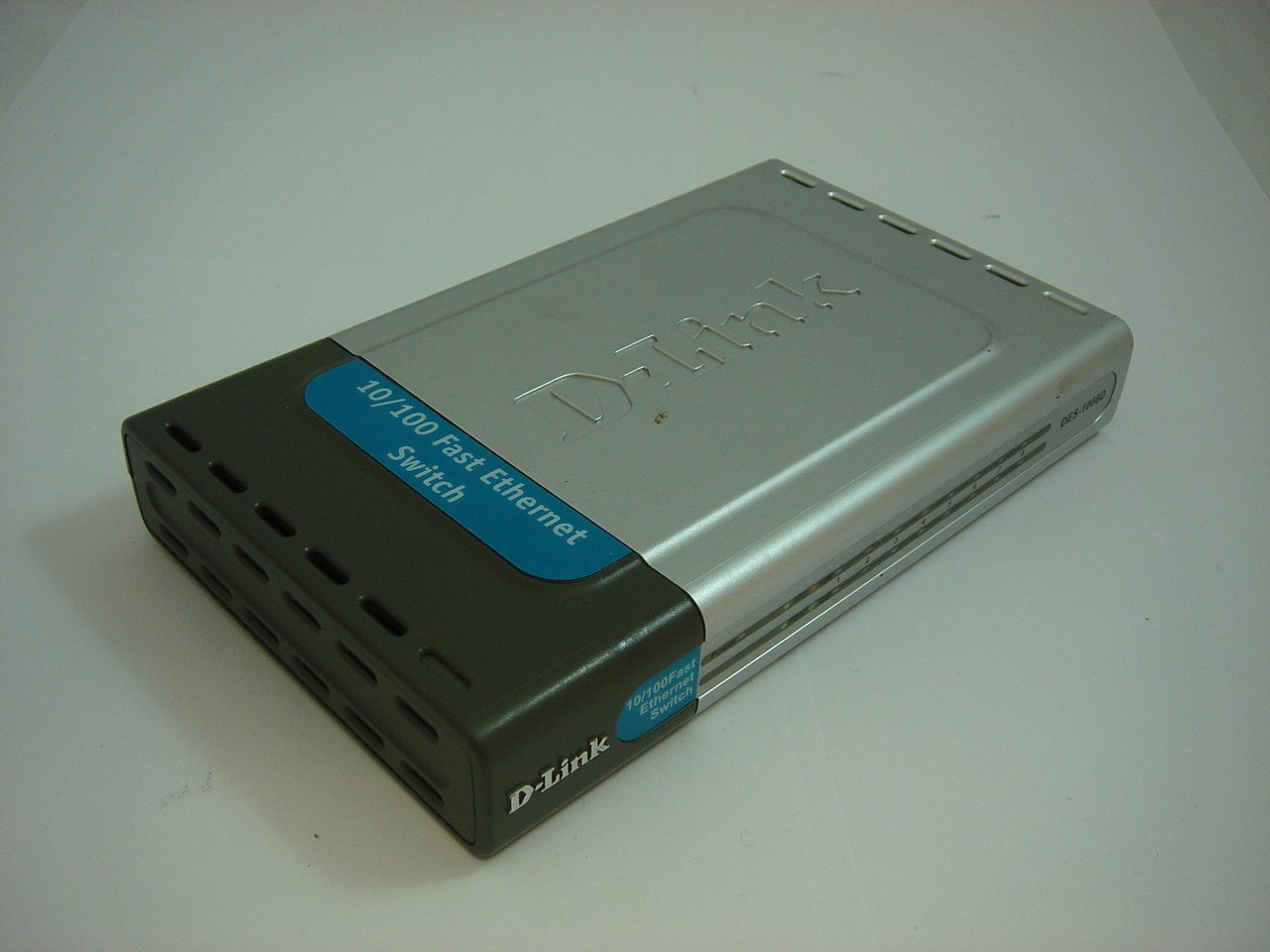 D-Link 8-Port 10/100 Fast Ethernet Switch