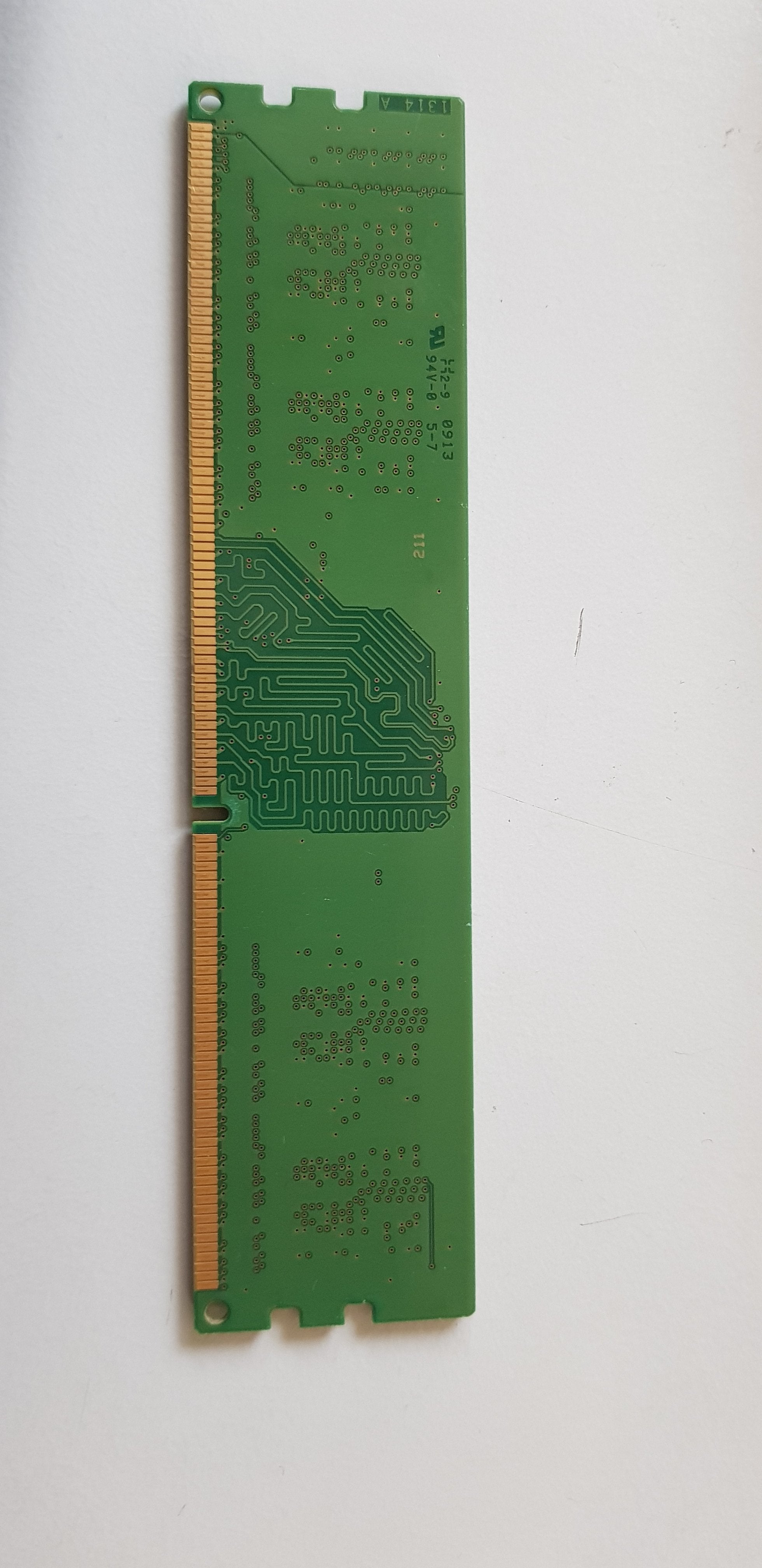 Micron 2GB PC3-12800 DDR3-1600MHz non-ECC Unbuffered CL10 240-Pin DIMM Single Rank Memory Module (MT4JTF25664AZ-1G6E1)