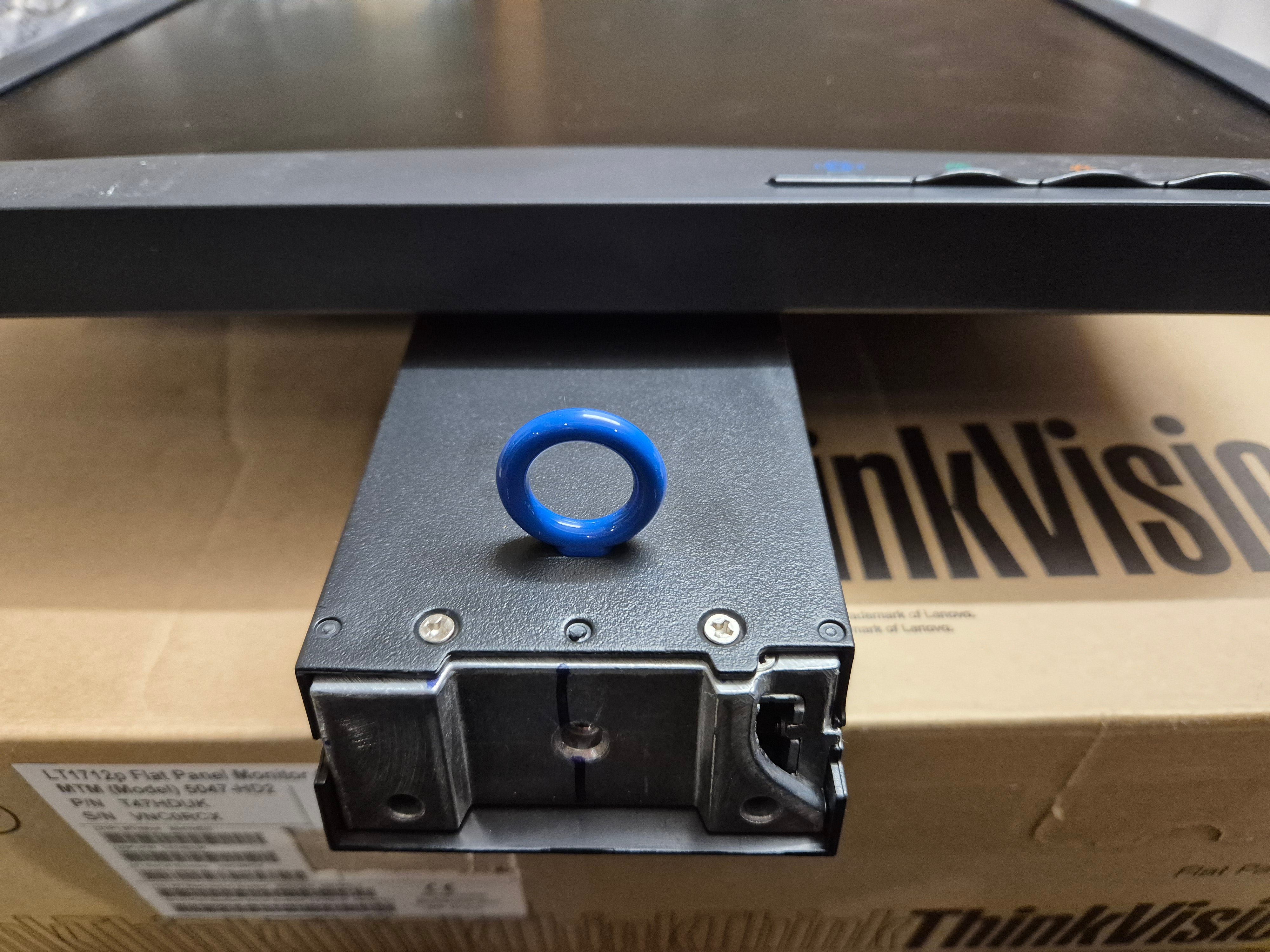 Lenovo ThinkVision LT1712p 17" LCD Flat Panel Monitor ( L1711pC 5047-HC2 03X7959 ) USED