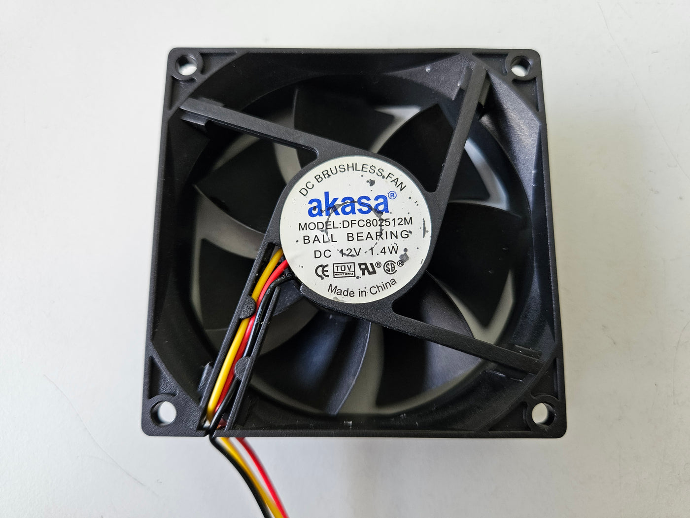 Akasa 12V 1.4W Ball Bearing 80mm DC Fan ( DFC802512M ) USED