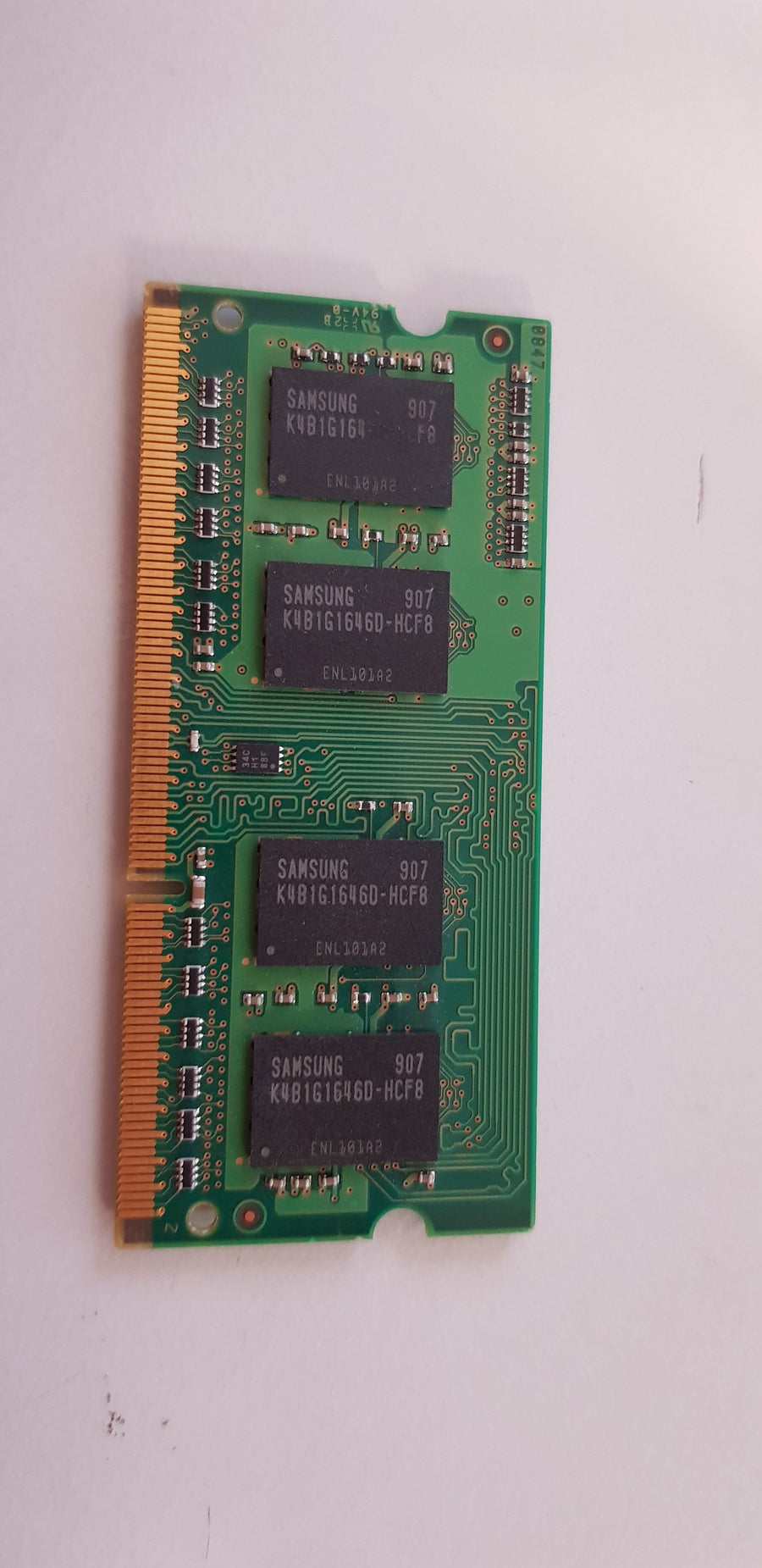 Samsung 1GB PC3-8500 DDR3-1066MHz non-ECC Unbuffered CL7 204-Pin SoDimm Dual Rank Memory Module (M471B2874DZ1-CF8)