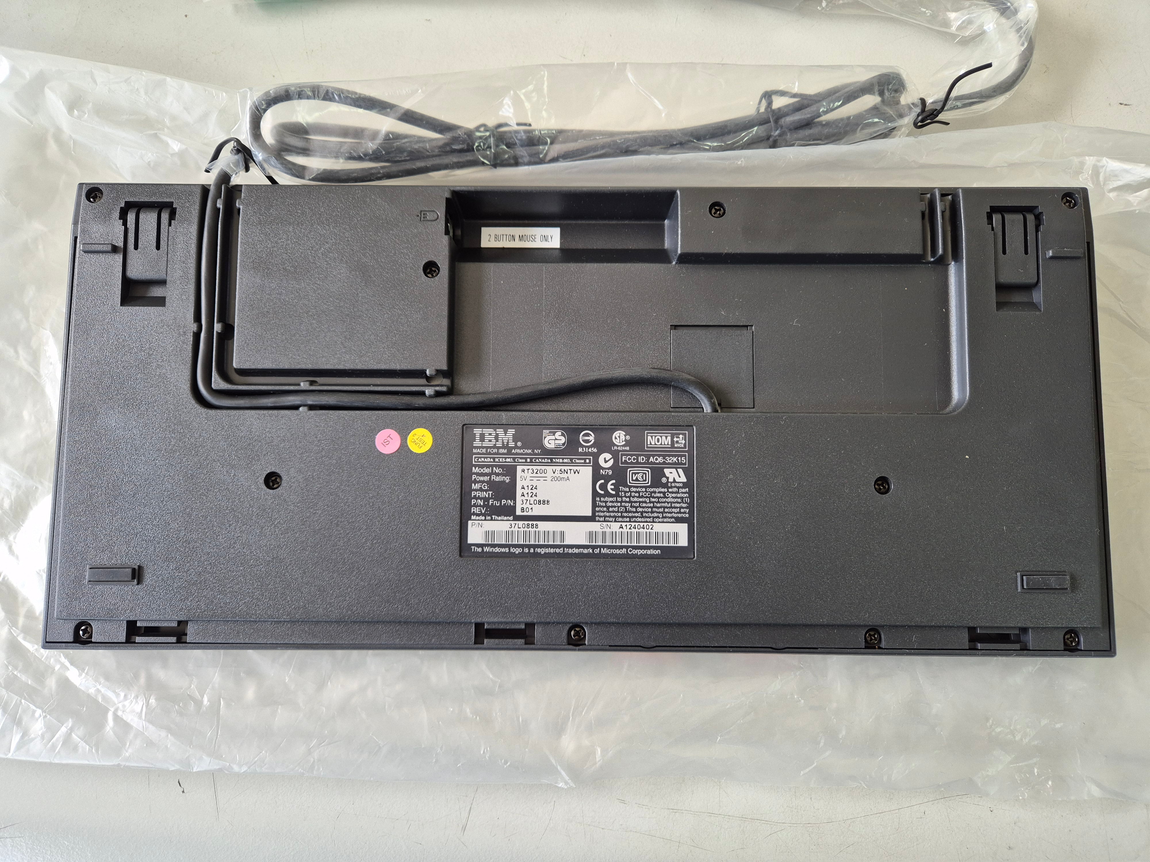 IBM RT3200 US Black Space Saver II PS/2 Wired Keyboard ( 37L0888 ) NOB