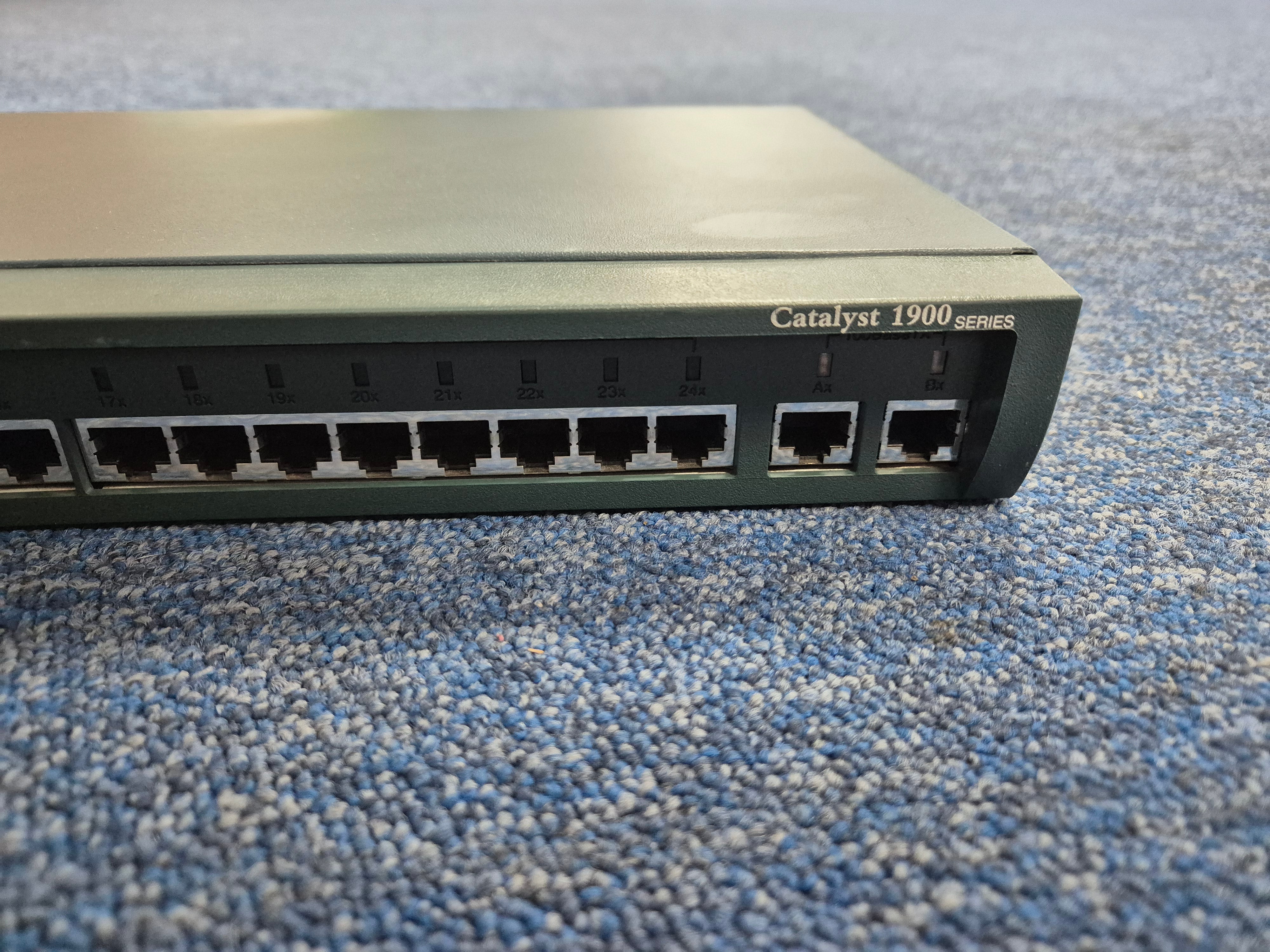 Cisco Catalyst 1900 Series 24-Port Switch 10BaseT + 100BaseTX ( WS-C1924-A ) USED