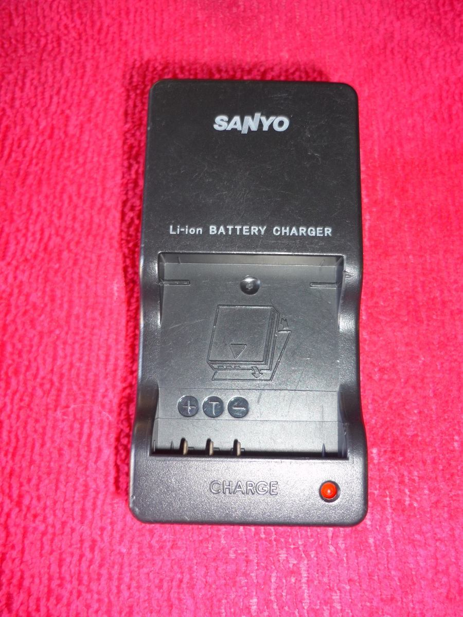 SANYO LI ION BATTERY CHARGER (VAR L20NI USED)