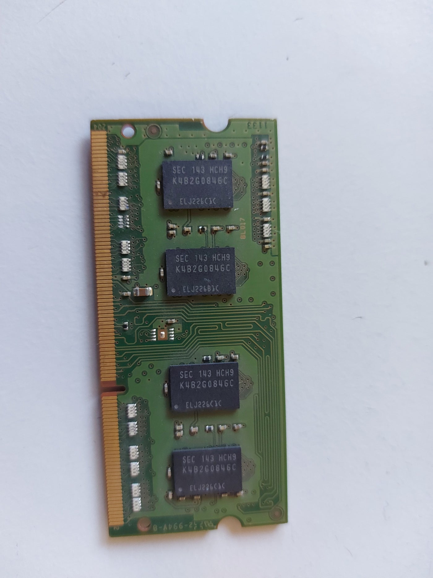 Samsung 2 GB 204 pin DDR3-1333 SO-DIMM Original 1333 mhz, PC3-10600S, CL9, 256Mx8, Single Rank ( M471B5773CHS-CH9)