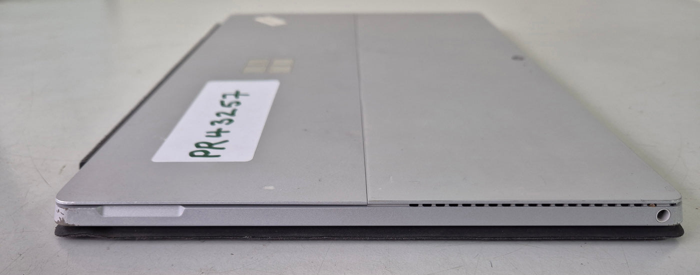 Microsoft Surface Pro 4 240GB SSD 8GB i5-6300U 2.40GHz Win10 12.3" ( 1724 ) USED