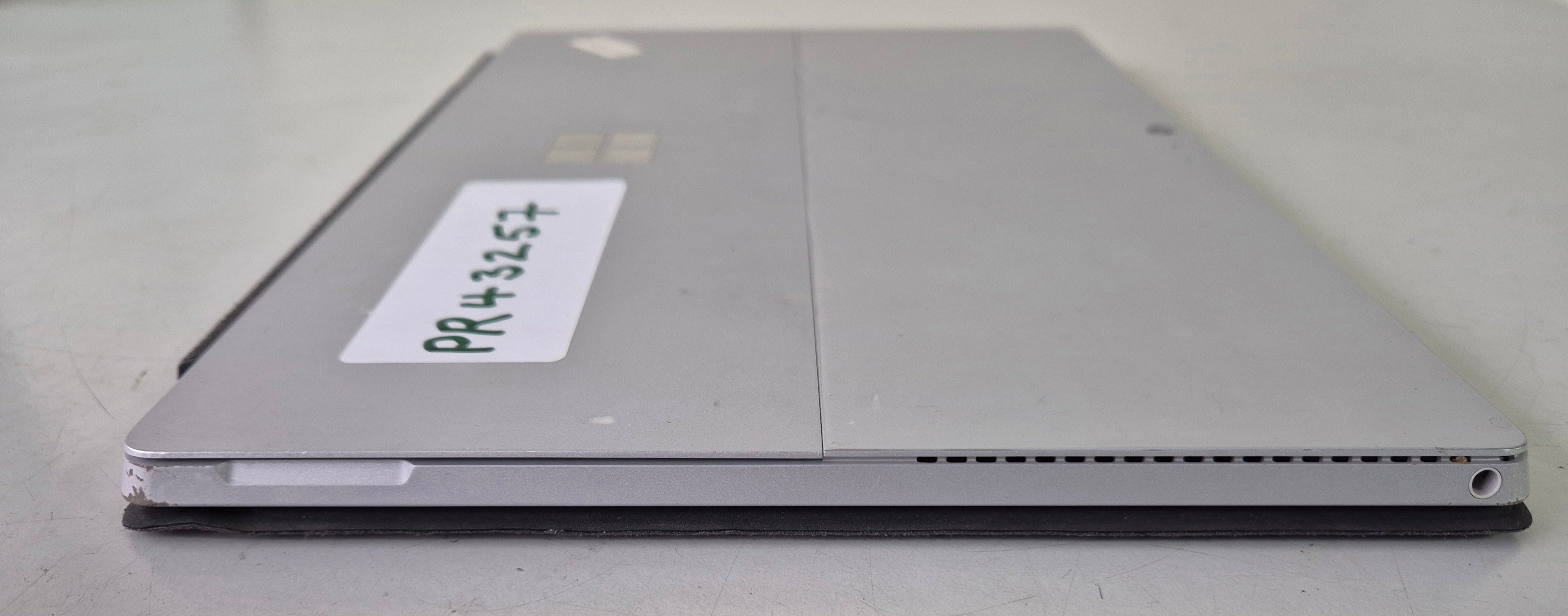 Microsoft Surface Pro 4 240GB SSD 8GB i5-6300U 2.40GHz Win10 12.3" ( 1724 ) USED