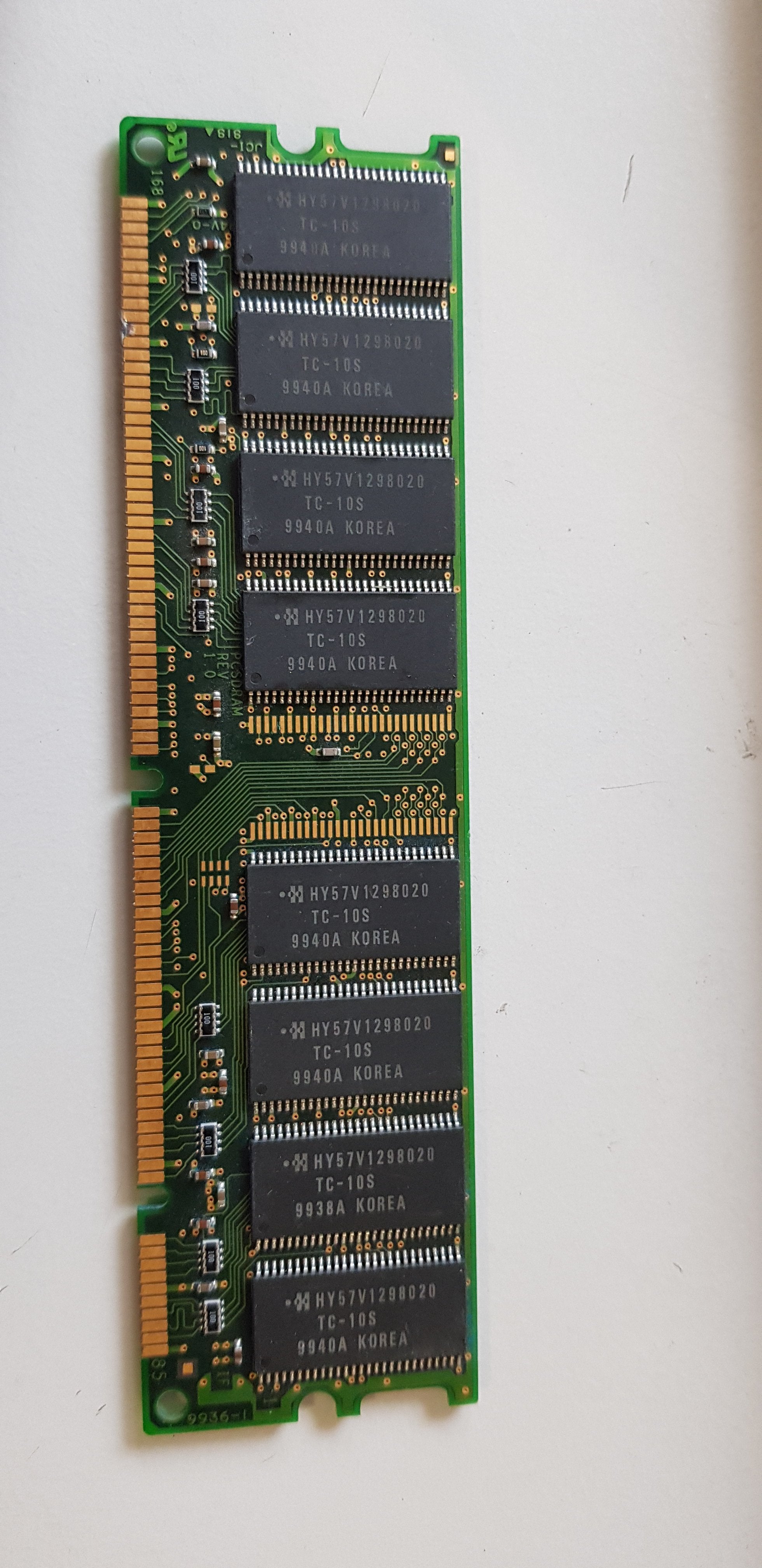 Hyundai 256MB PC100 100MHz non-ECC Unbuffered CL2 168-Pin SDRAM DIMM Memory Module (HYM71V653201)