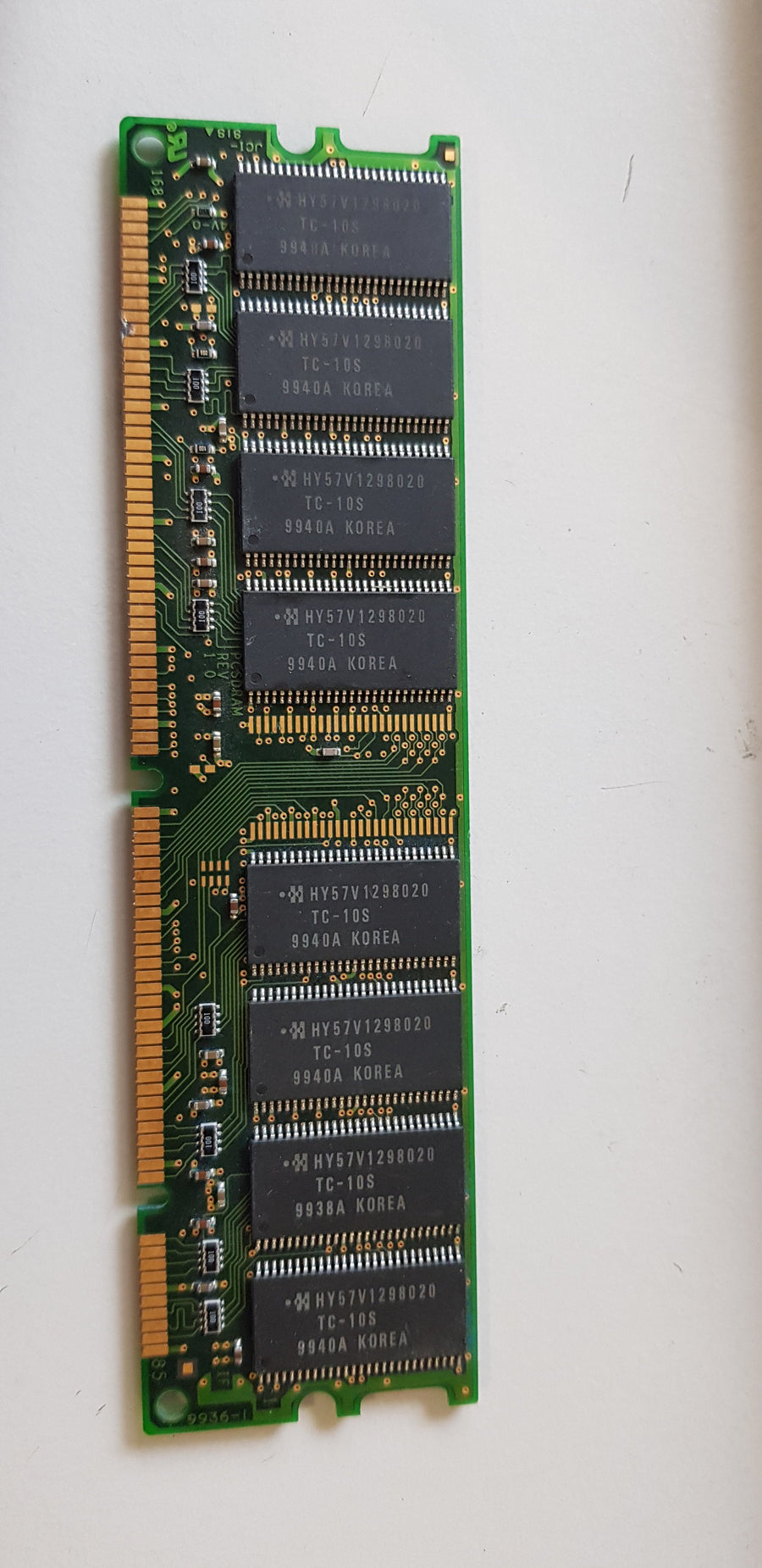 Hyundai 256MB PC100 100MHz non-ECC Unbuffered CL2 168-Pin SDRAM DIMM Memory Module (HYM71V653201)