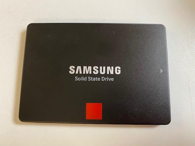 Samsung V-NAND SSD 860 Pro 256GB 2.5"  MZ7KH256HAHQ