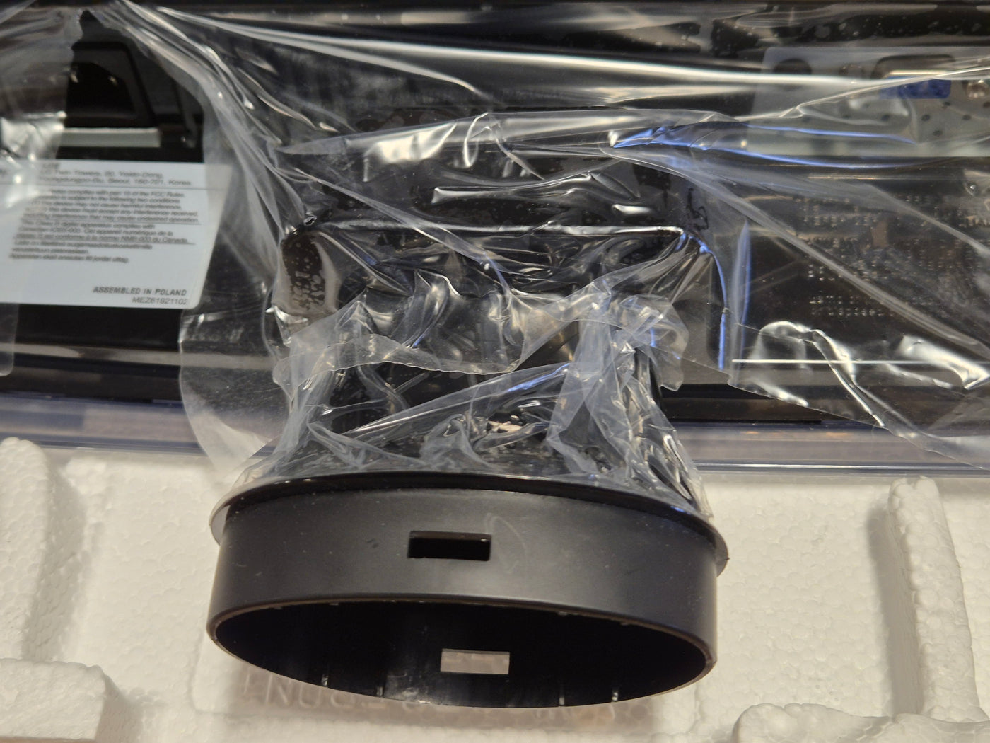 LG Flatron W2253V 22-inch Full HD LCD Monitor BOXED w/ accessories ( W2253VQV W2253V-PF ) USED