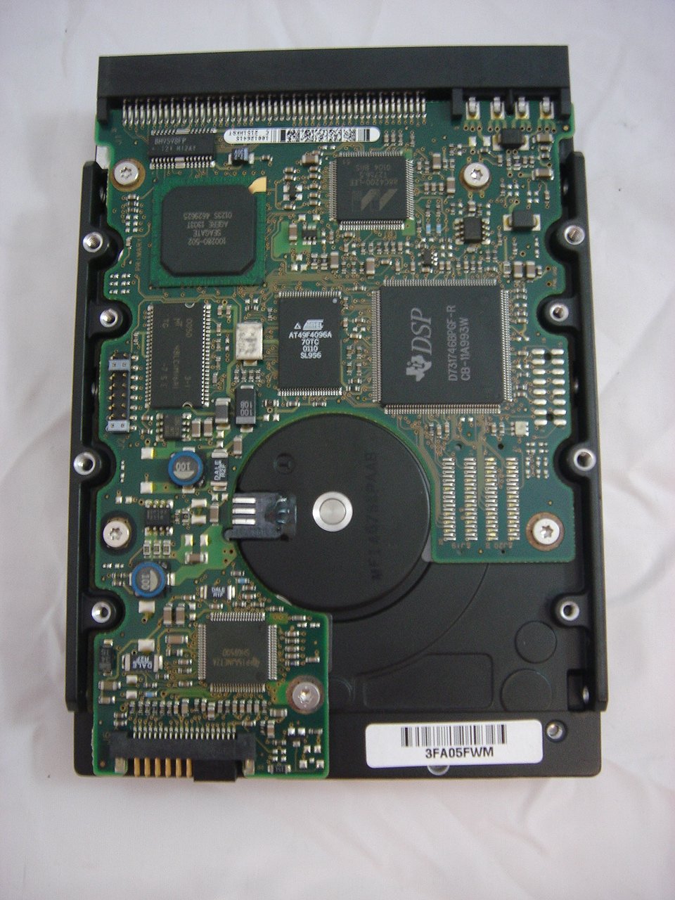 MC6323_9U2004-001_Seagate 18.4GB SCSI 50 Pin 7200rpm Recertified HDD - Image2