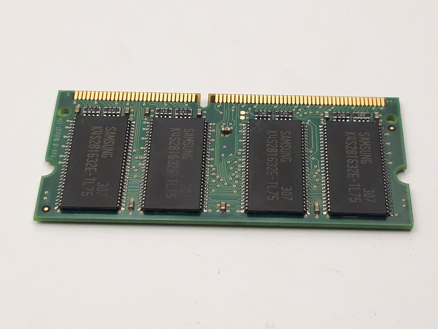SAMSUNG 128MB PC133 133MHZ non-ECC Unbuffered 144-Pin SODIMM  (M464S1724FTS-L7A REF)