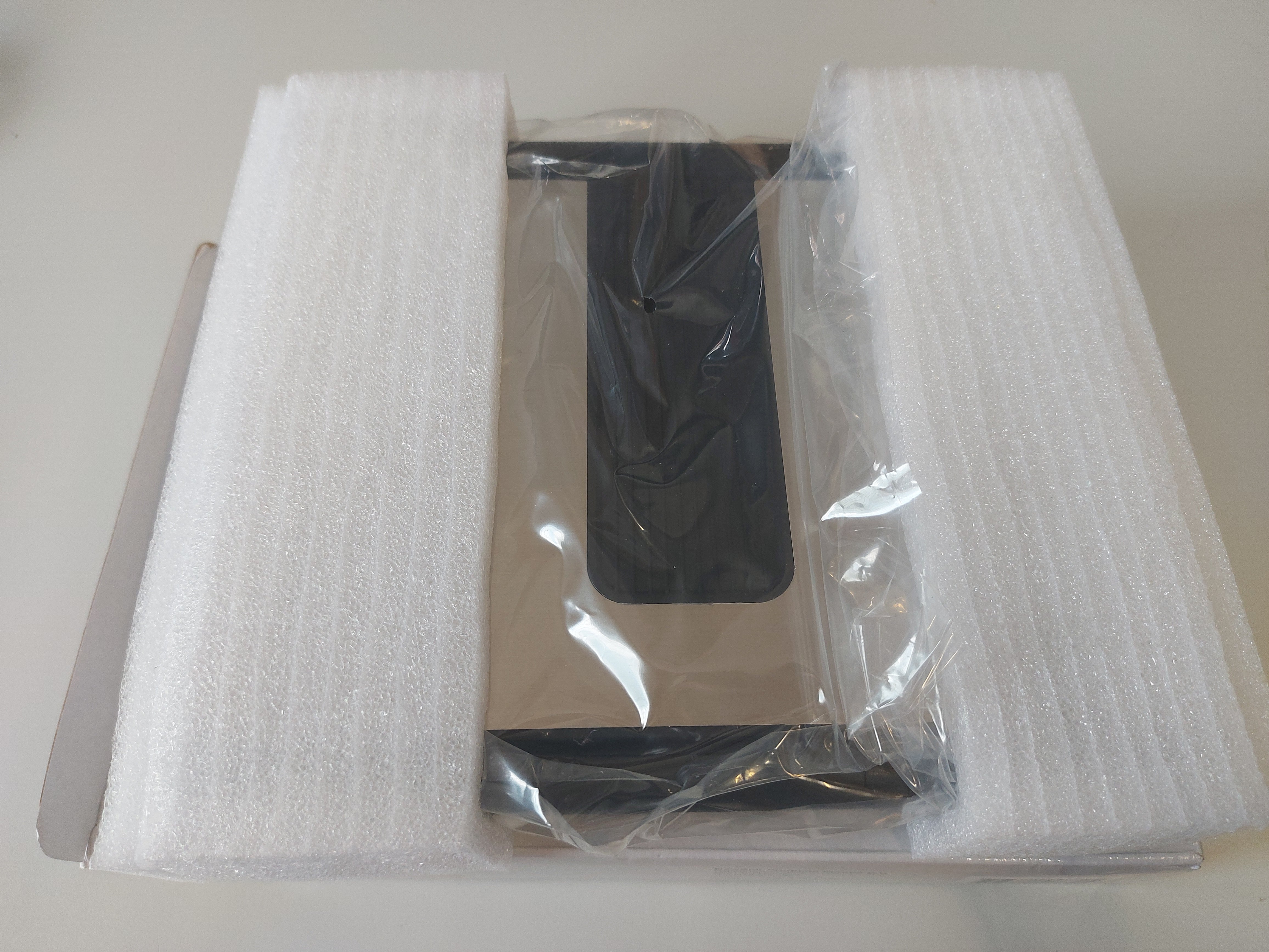 Neomounts by Newstar foldable laptop stand ( NSLS200 ) NEW