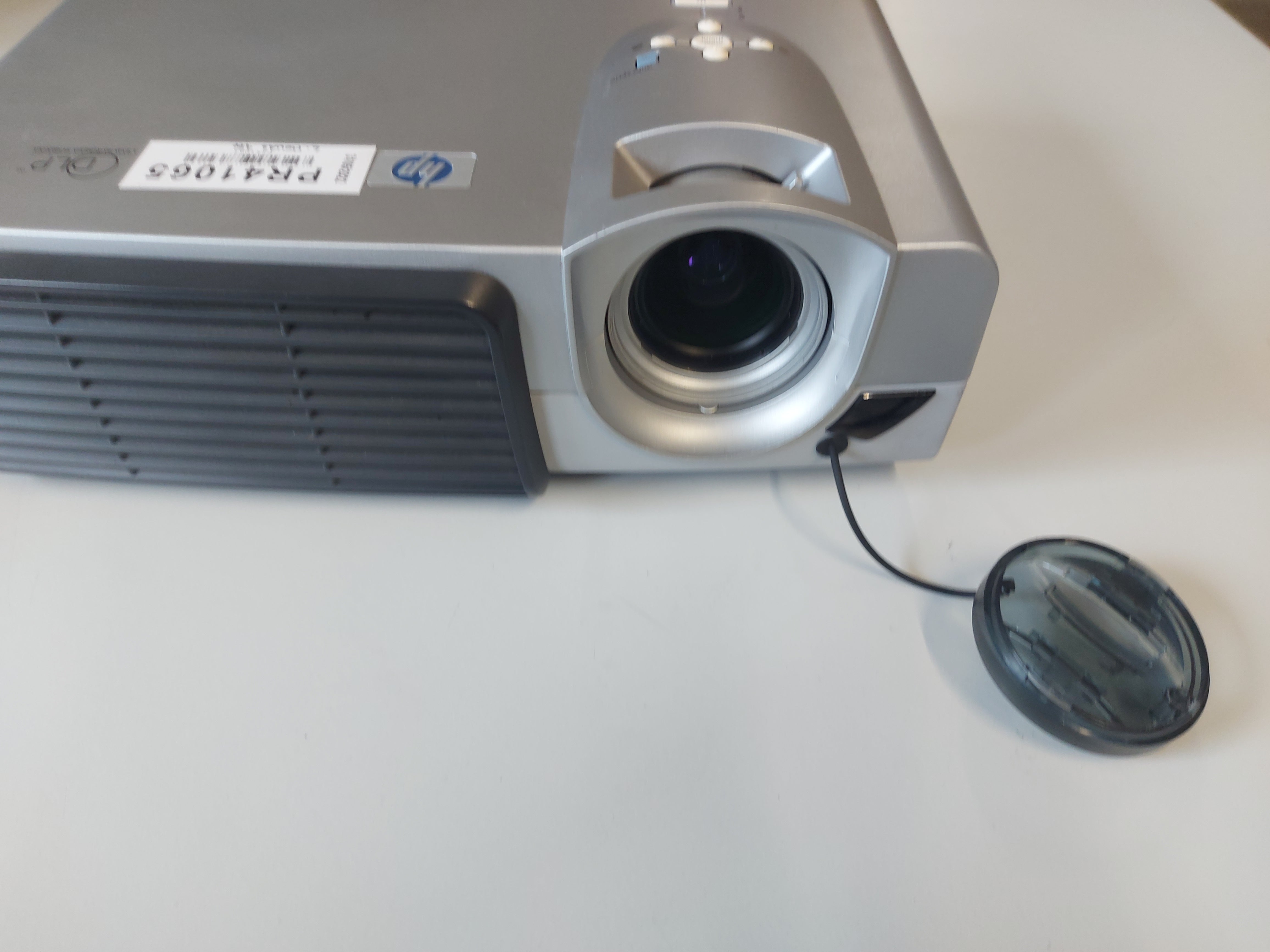 HP VP6120 DLP Projector ( CRVSB-03HE ) USED