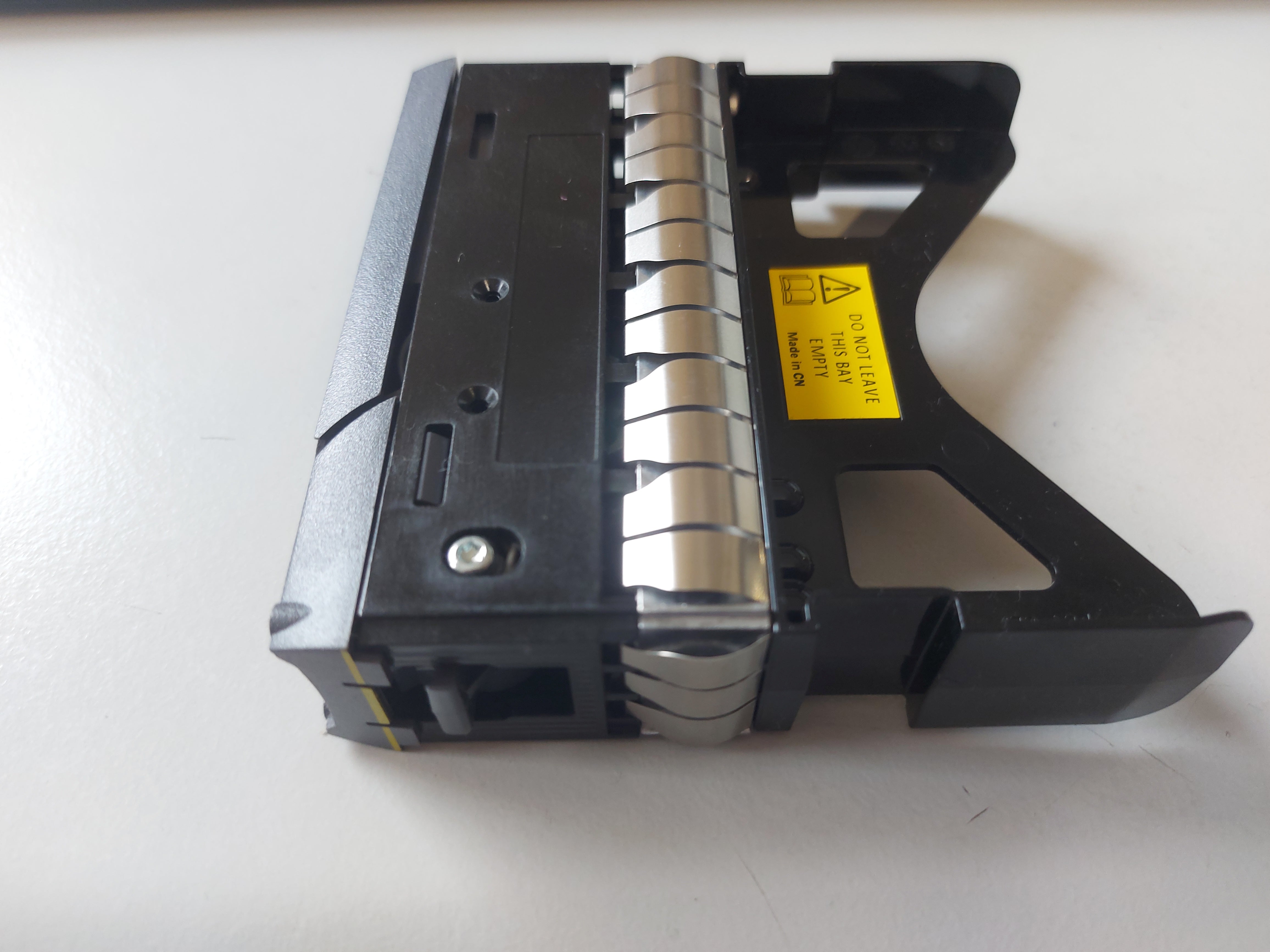 NetApp 3.5in Hard Disk Drive Caddy ( 108-00231+C0 ) REF