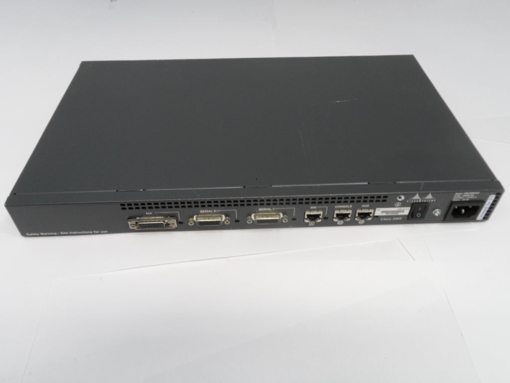Cisco 3 Port Ethernet Dual Serial Router, T94-5011 ( T94-5011-0 2500  Cisco )