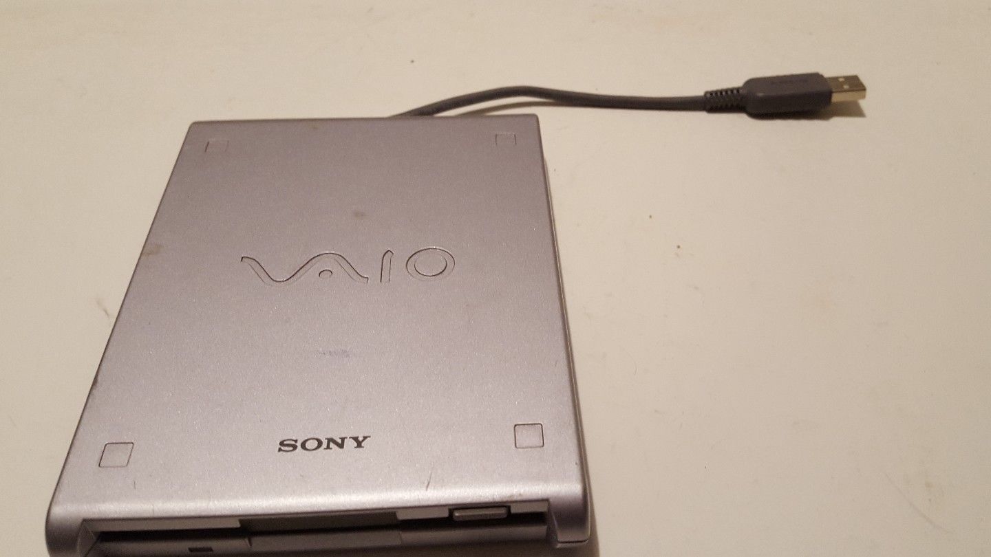 SONY VAIO CD ROM DRIVE EXTERNAL FLOPPY DISC (PCGA-CD51 USED)