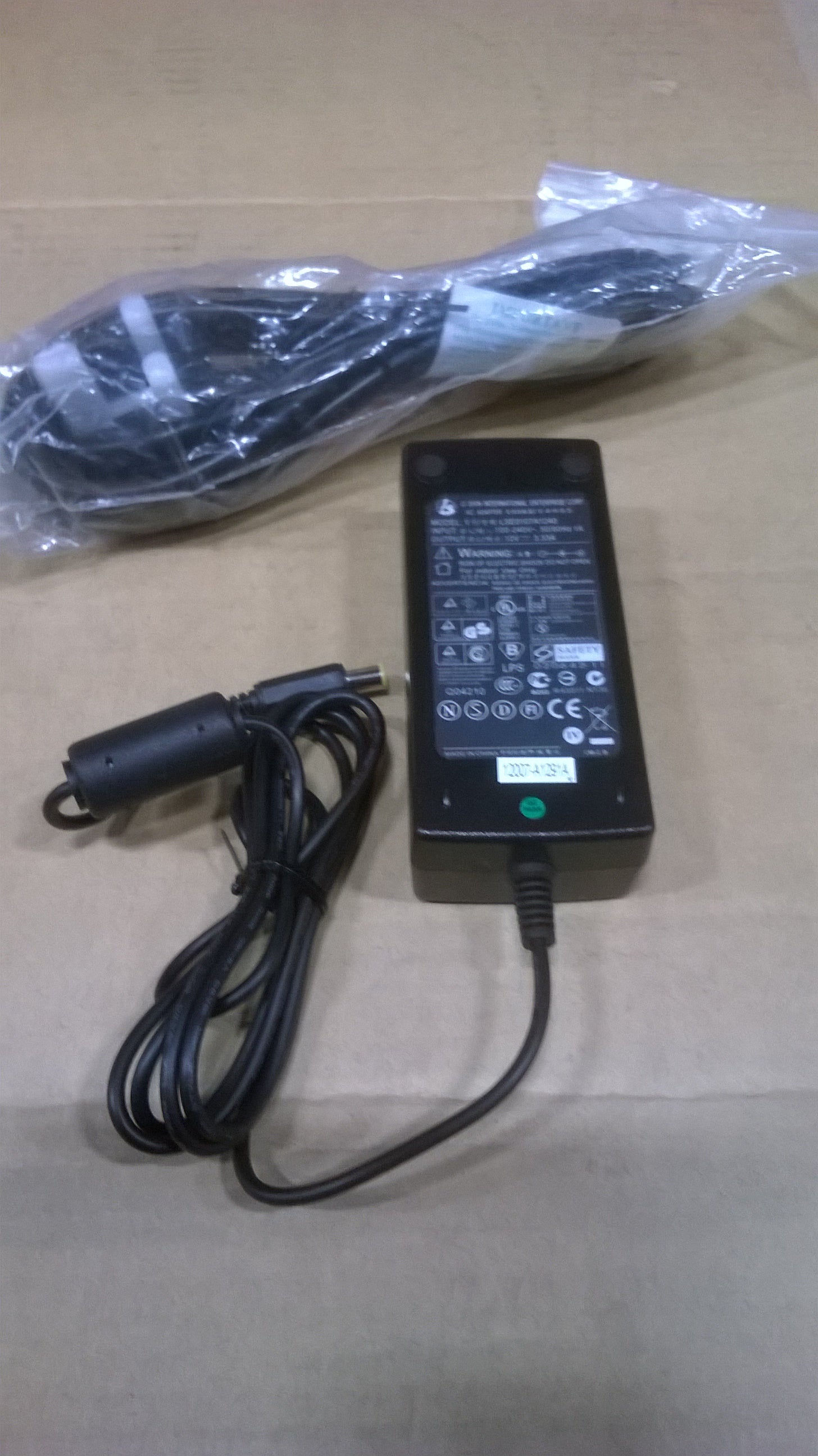 LI SHIN AC ADAPTER MODEL NO 12 VOLT 3.33 AMPS( LSE0107A1240 NEW)
