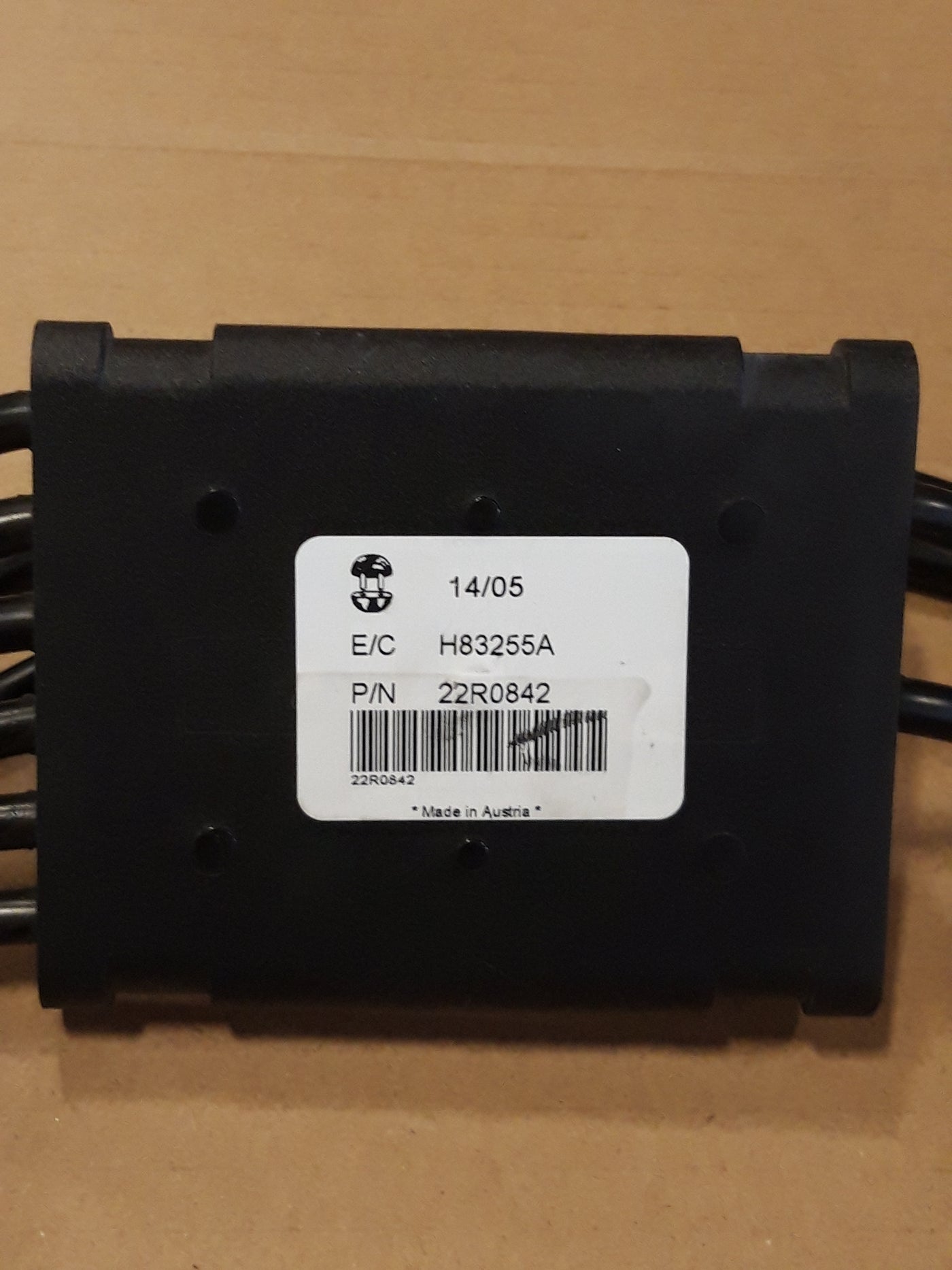 IBM DS8000 Power Distribution Box and Cable (22R0842 USED)